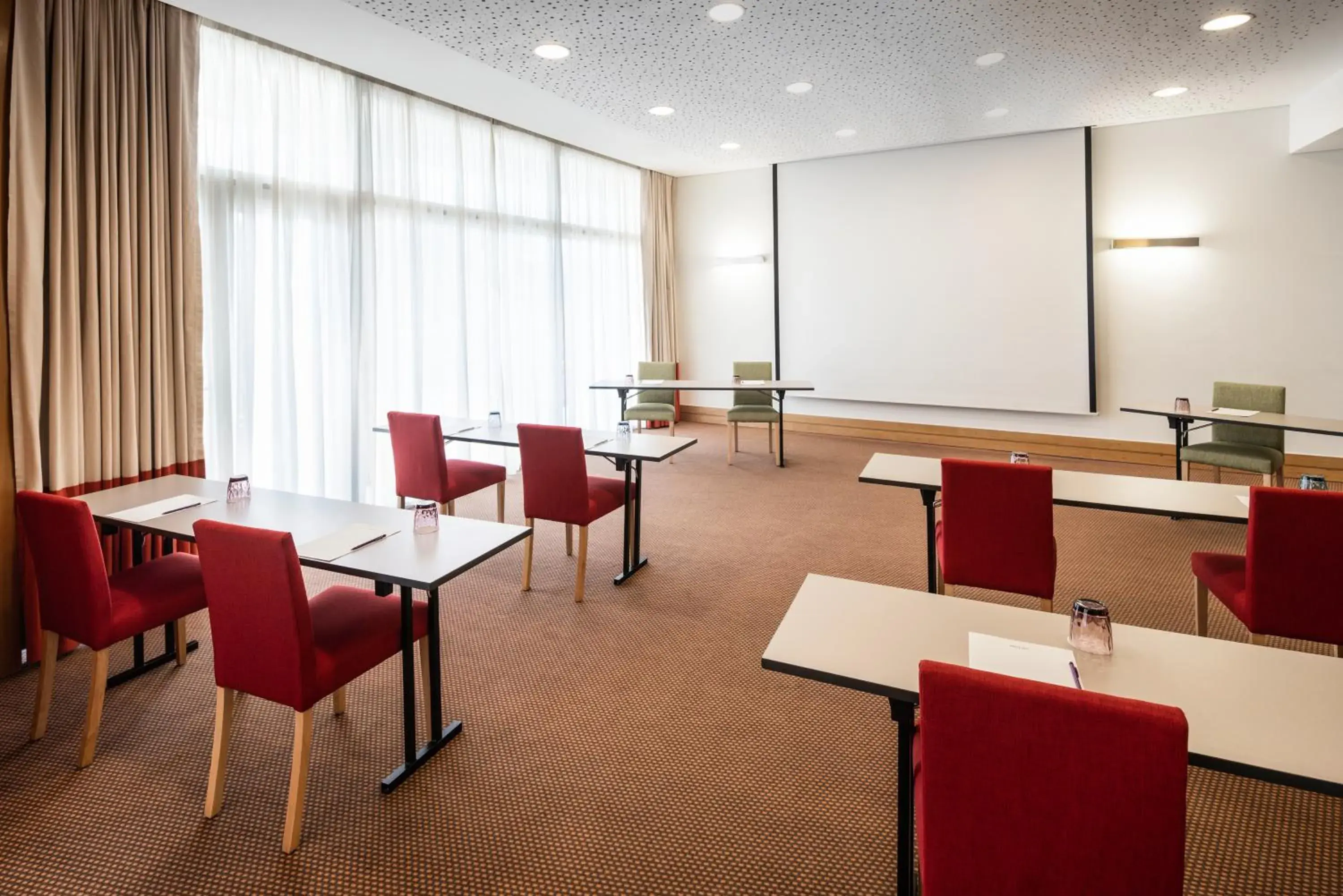 Meeting/conference room, Restaurant/Places to Eat in Hotel Mercure Porto Gaia