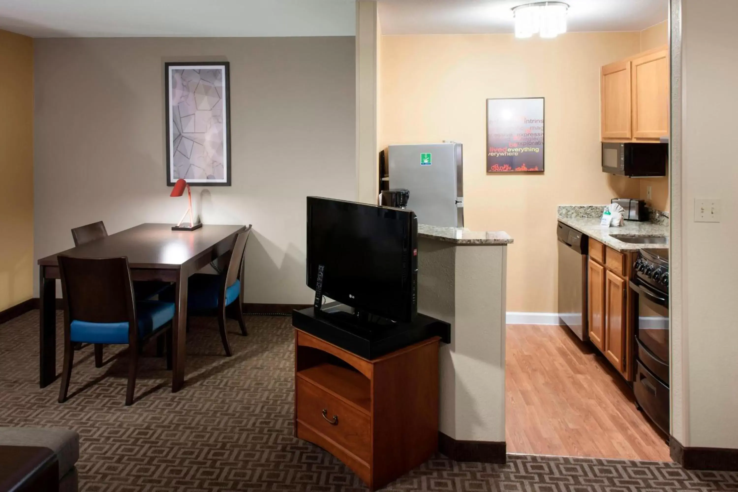 Bedroom, TV/Entertainment Center in TownePlace Suites Dallas Las Colinas