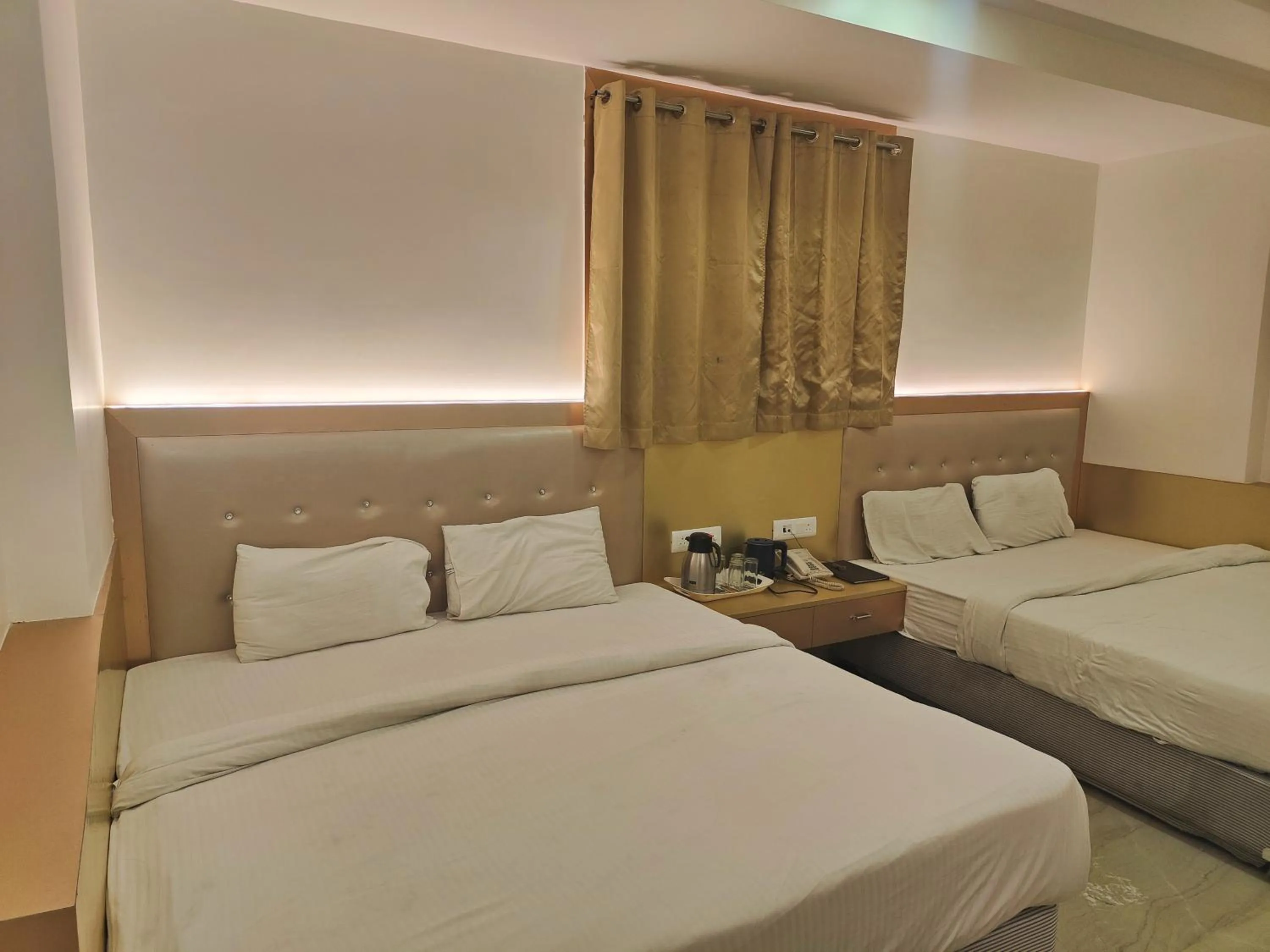 Bed in Hotel Nirmal Mahal - Paharganj - New Delhi