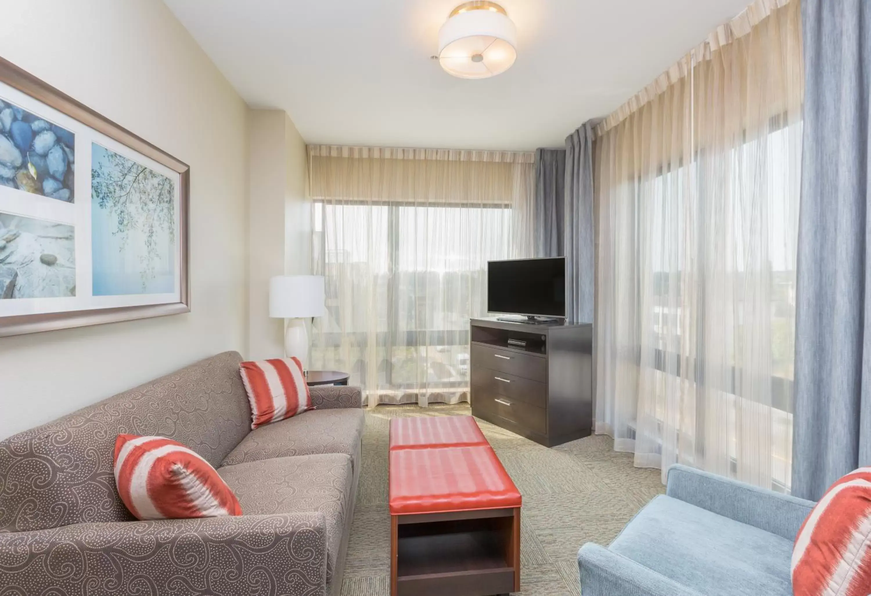 Photo of the whole room, Seating Area in Staybridge Suites Seattle - Fremont, an IHG Hotel