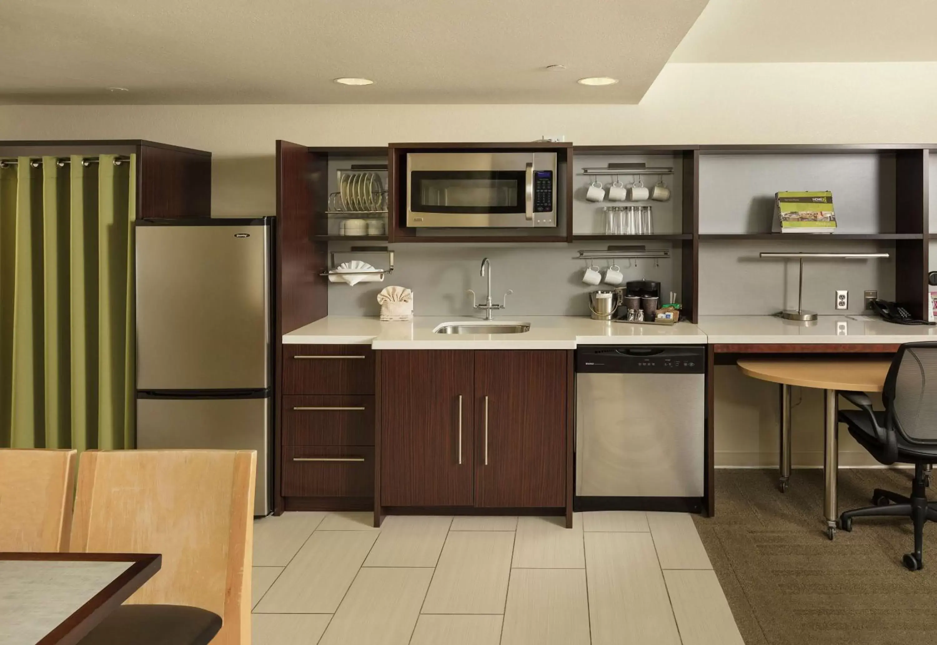 Kitchen or kitchenette, Kitchen/Kitchenette in Home2 Suites by Hilton Salt Lake City/Layton