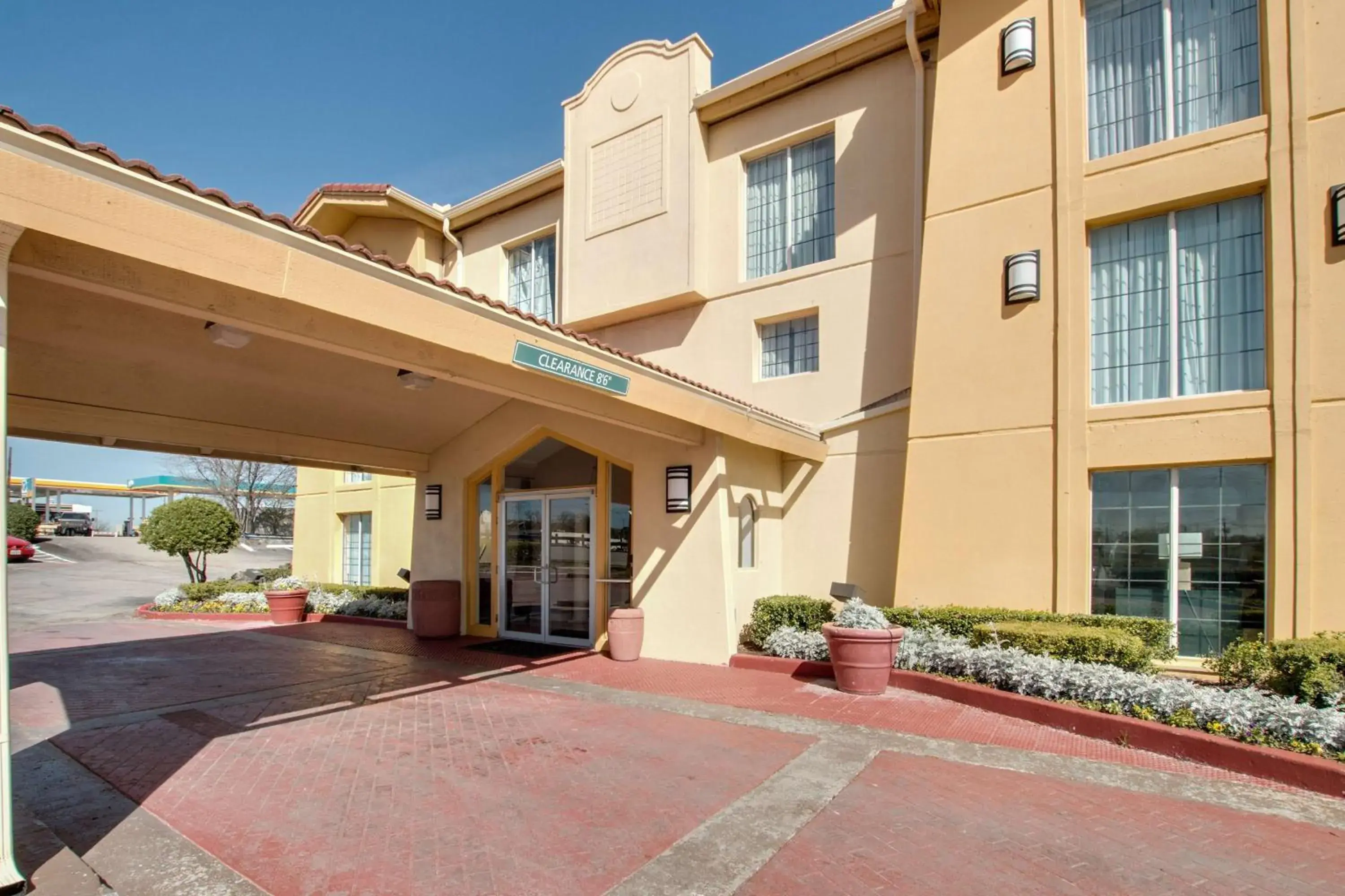 Property building in Studio 6-Fort Worth, TX - West Medical Center Property building in Studio 6-Fort Worth, TX - West Medical Center