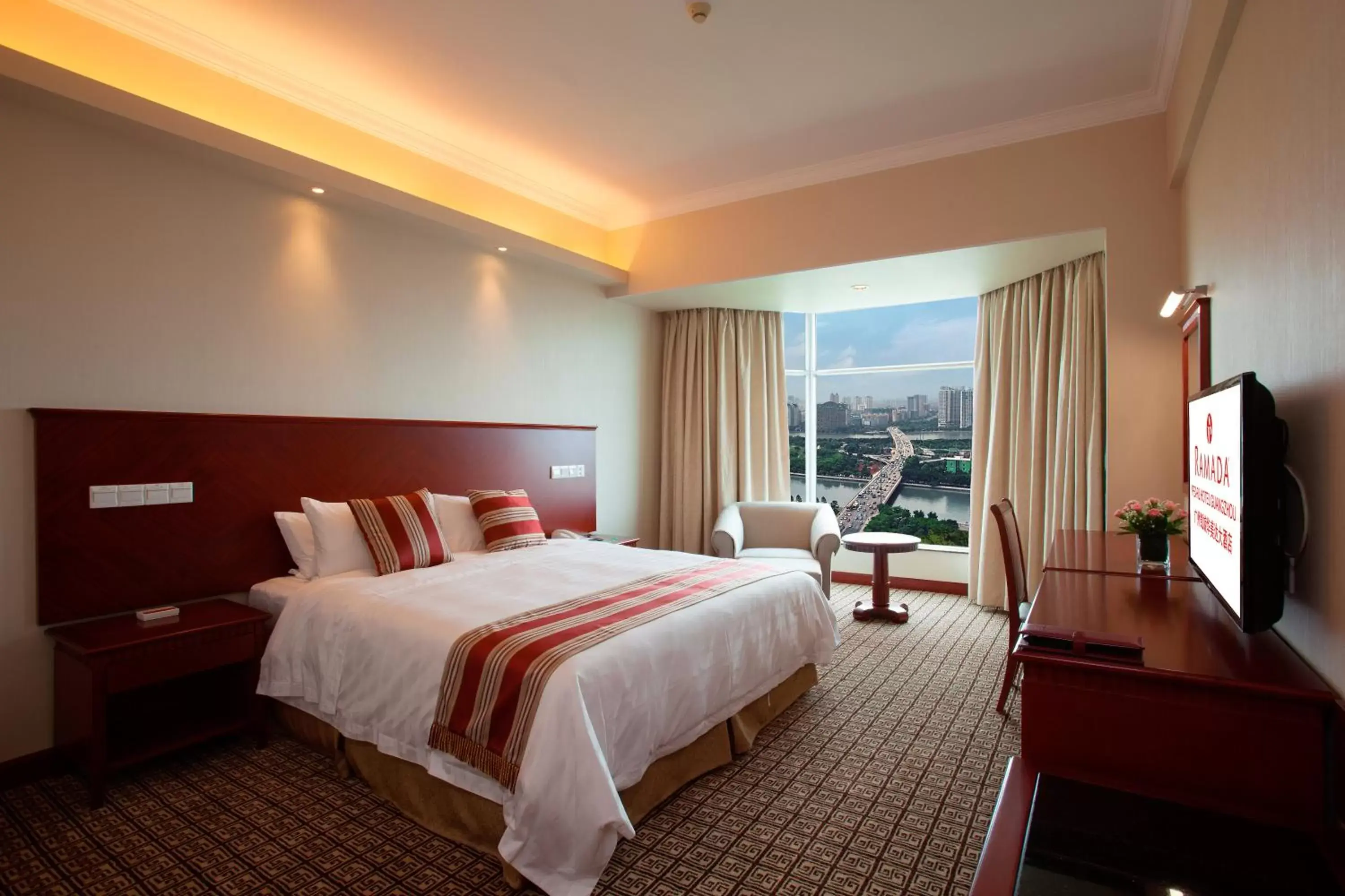 Ramada by Wyndham Pearl Guangzhou-Canton Fair Free Shuttle Bus