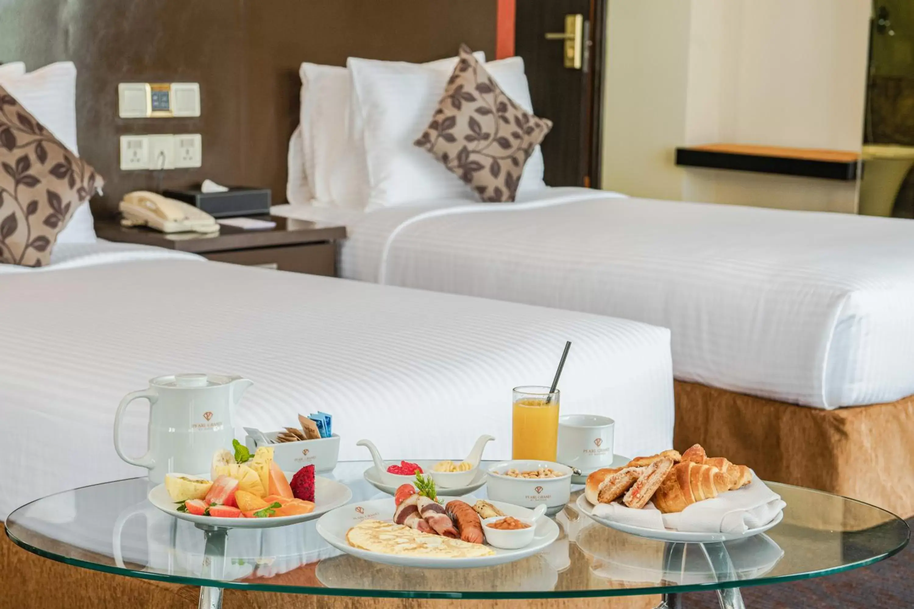 room service, Bed in Pearl Grand By Rathna