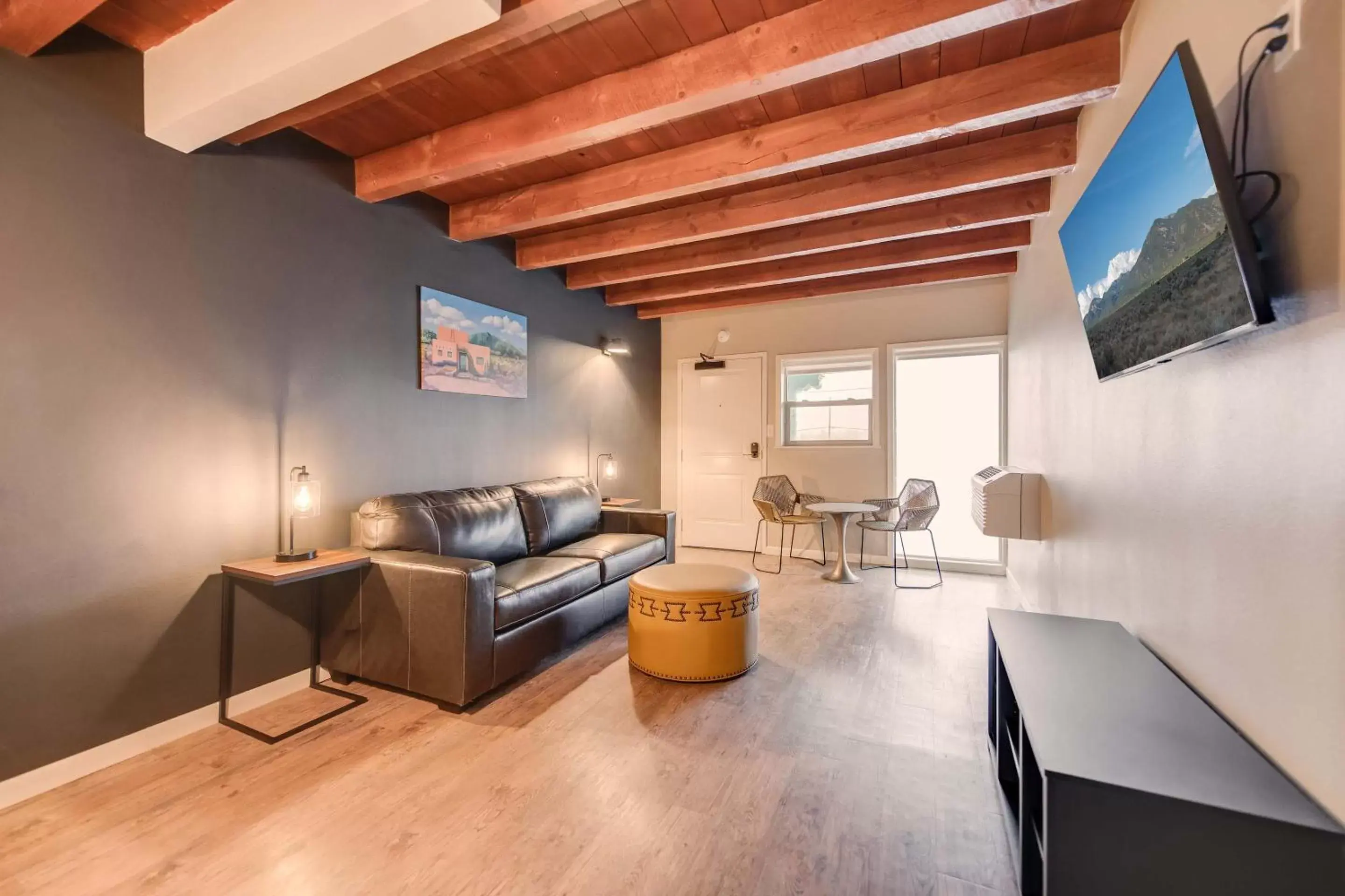 Bedroom, Seating Area in Taos Motor Lodge