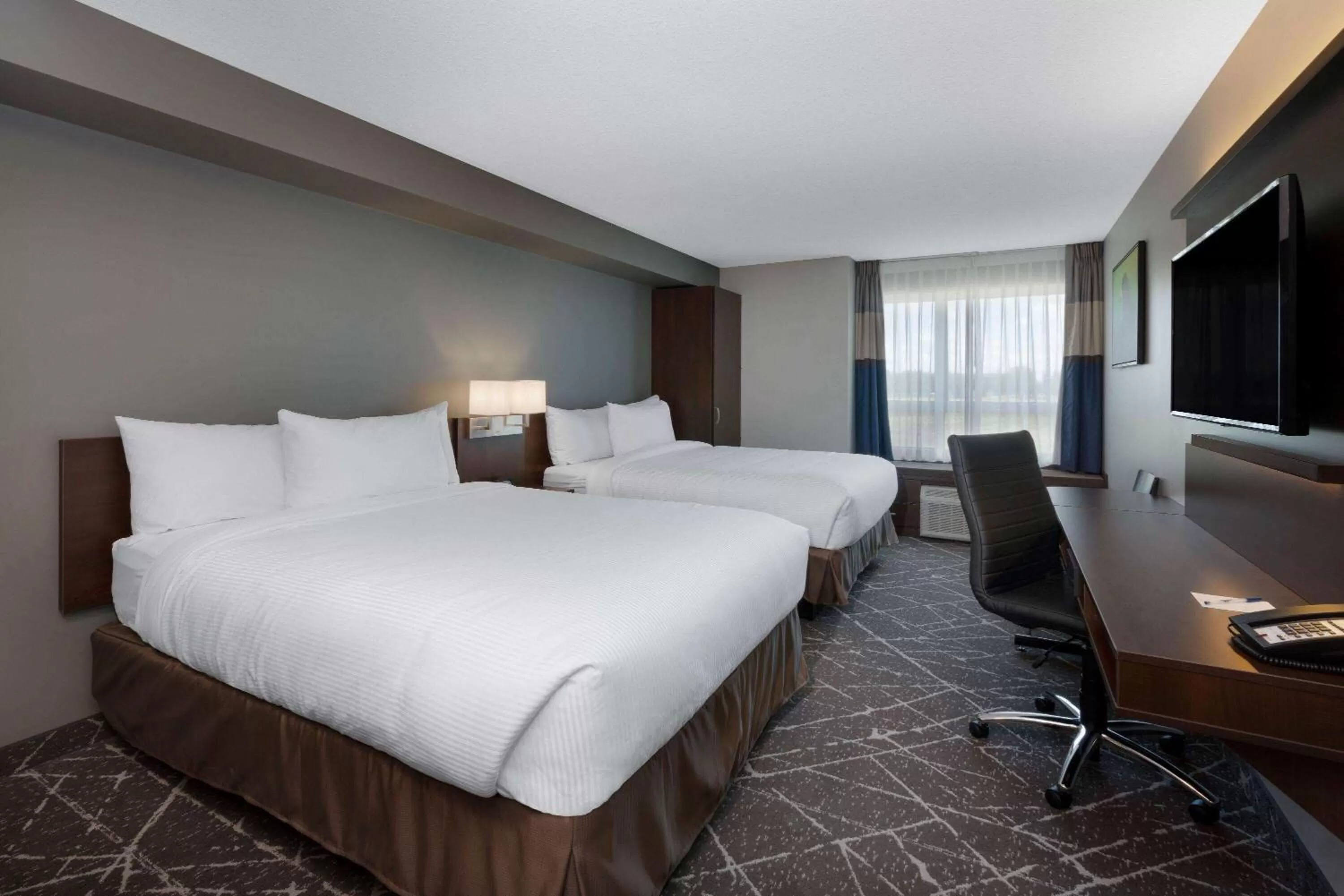 Photo of the whole room, Bed in Microtel Inn & Suites by Wyndham Portage La Prairie
