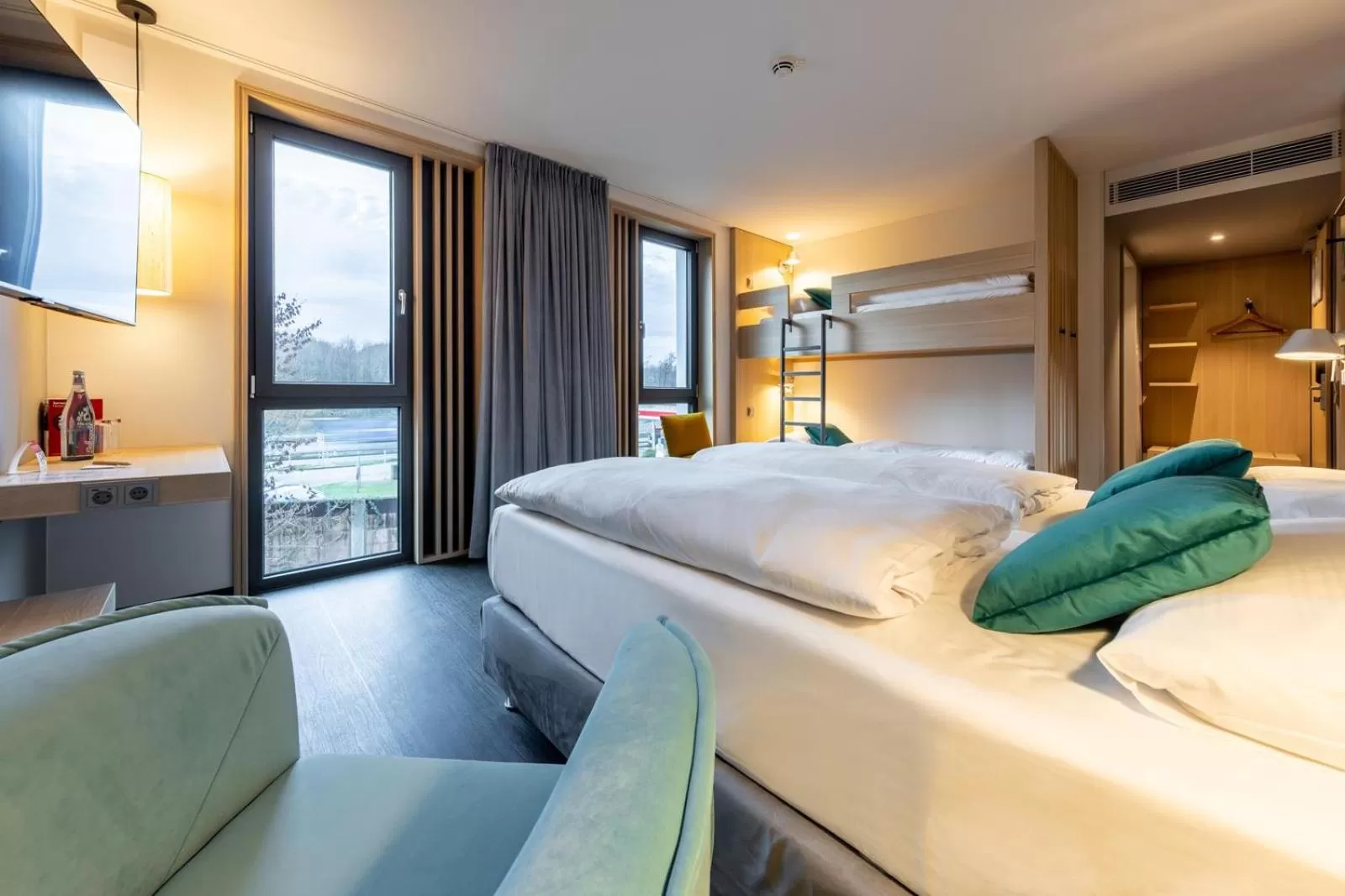 Photo of the whole room, Bed in Serways Hotel Hösel