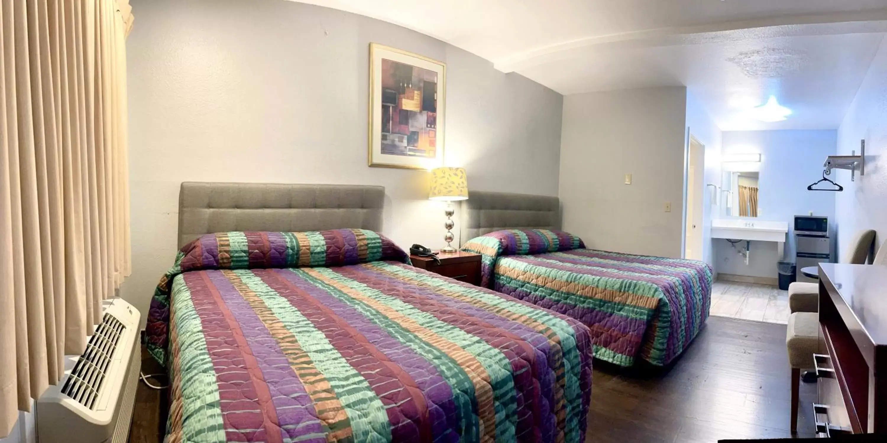 Bed in Emerald Best Motel