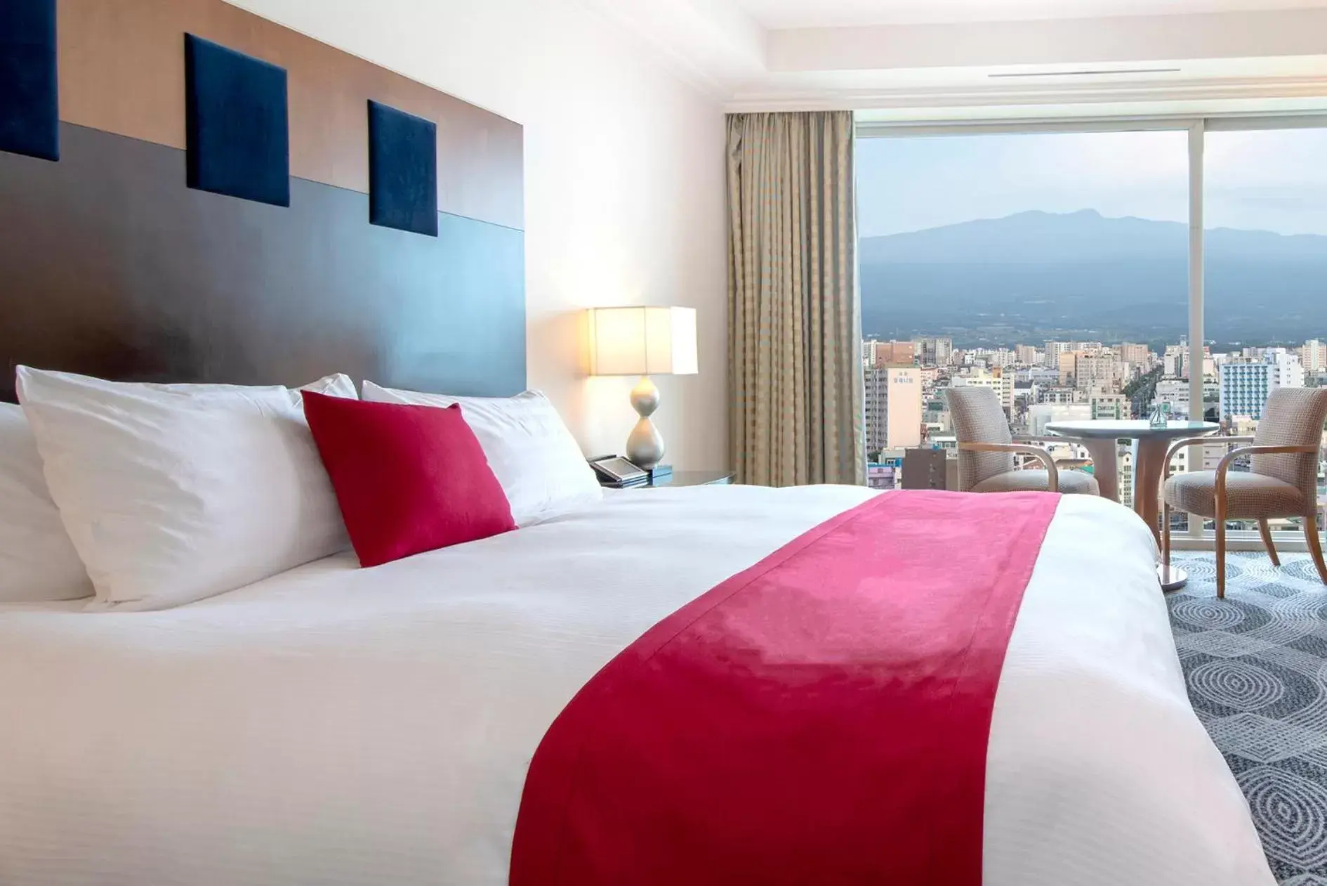Standard Double Room with Mountain View in Ramada Plaza Jeju Standard Double Room with Mountain View in Ramada Plaza Jeju