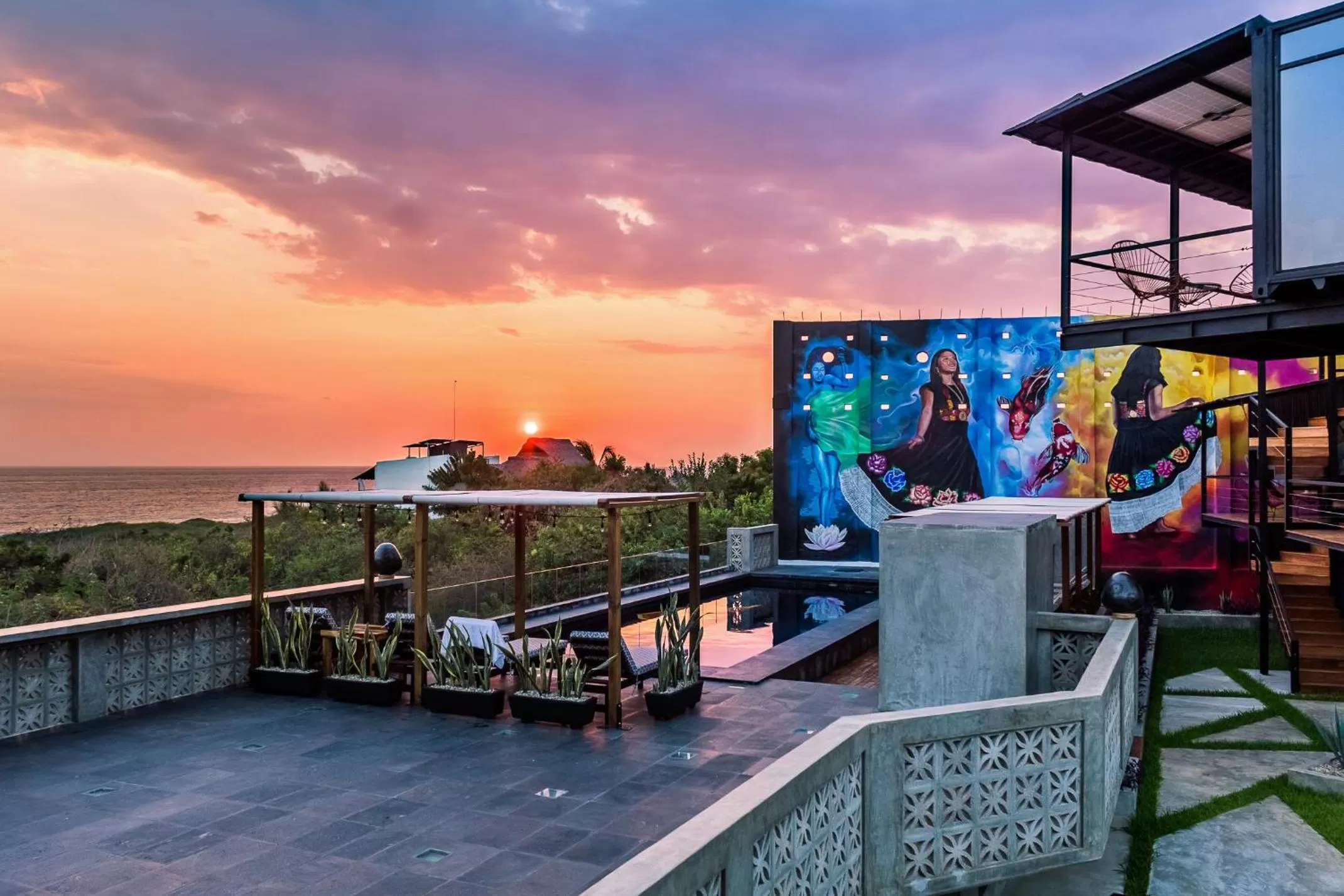 Patio in Cabane Container Hotel - ADULTS ONLY