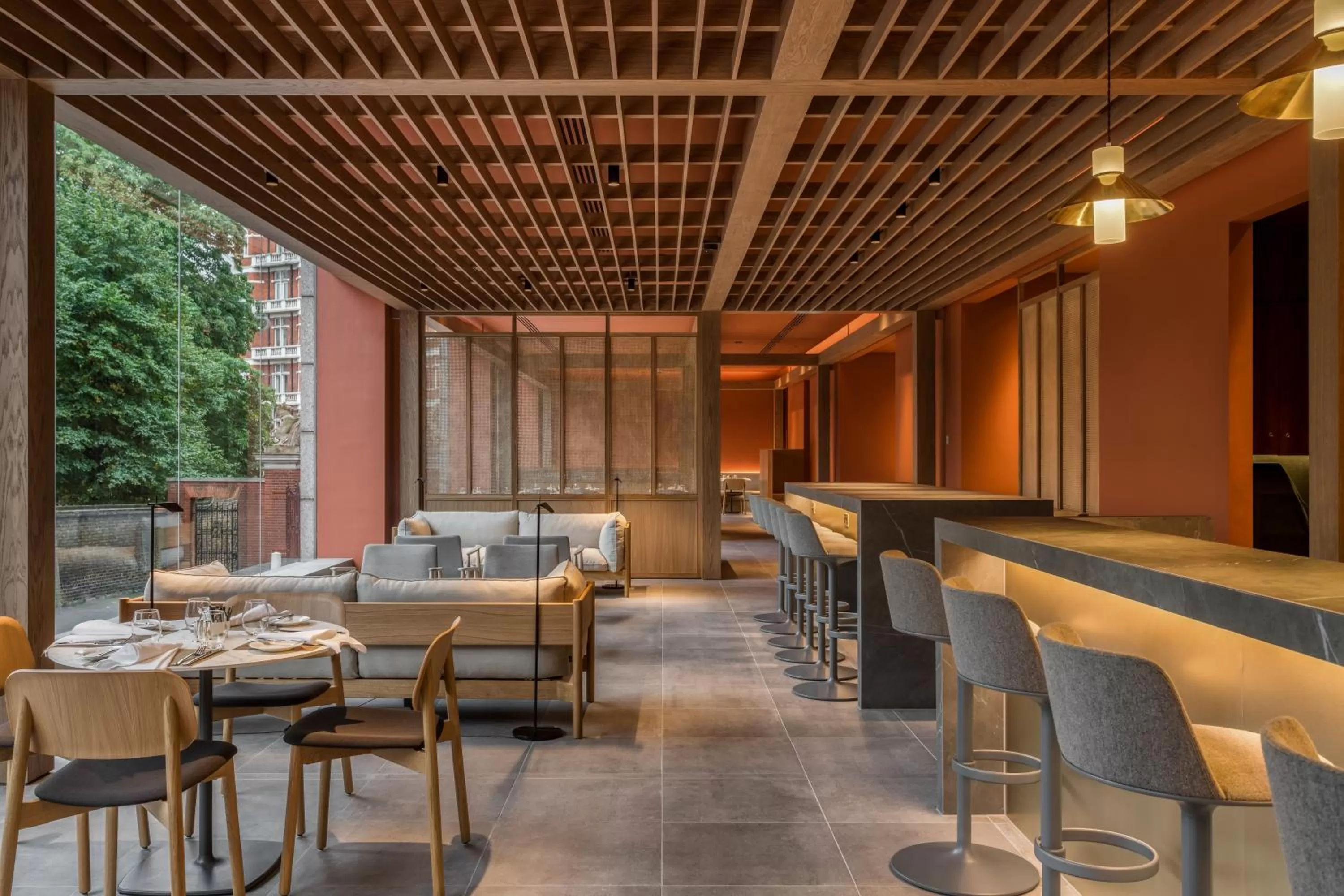 Restaurant/places to eat in Royal Garden Hotel