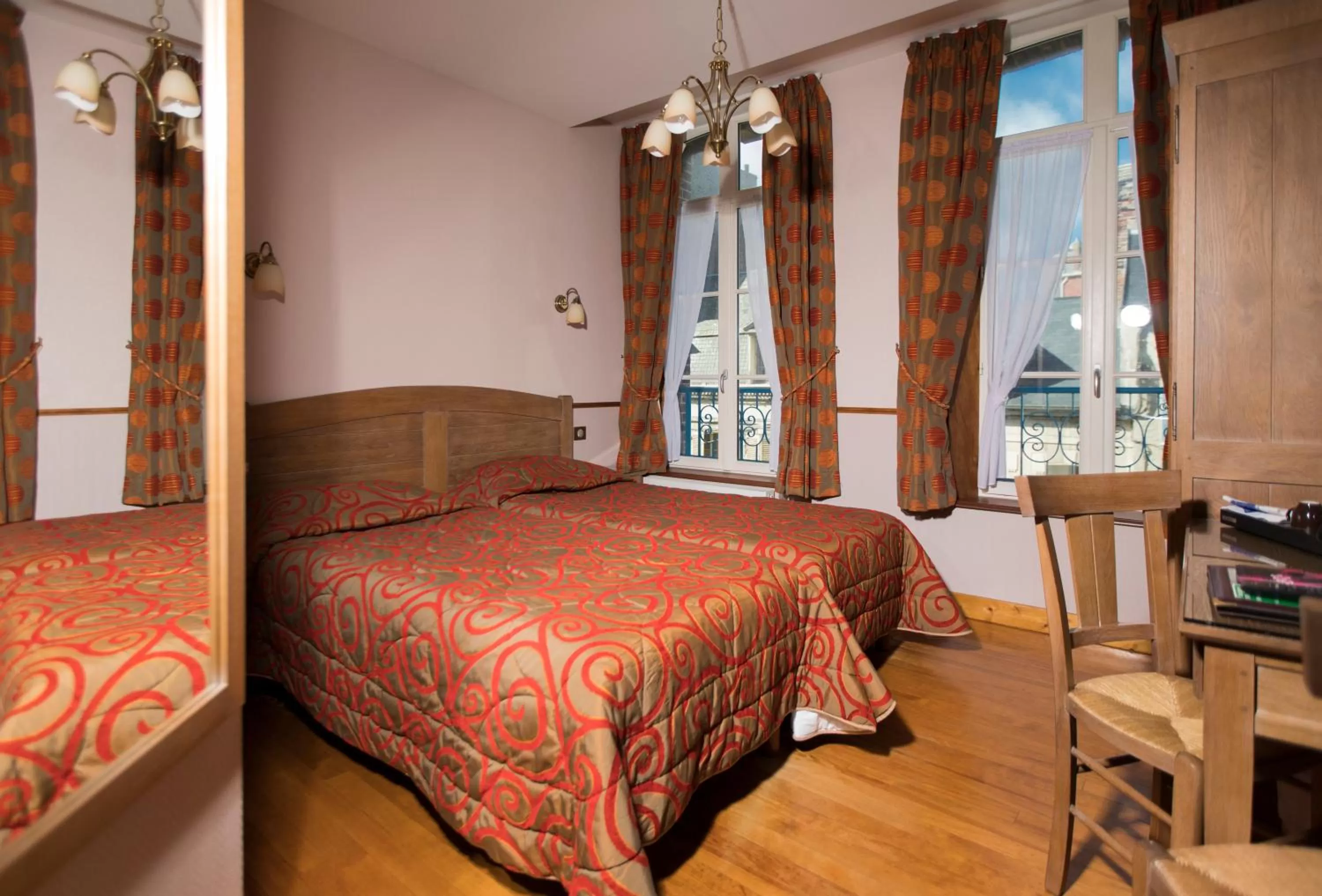 Bed in Hôtel De Calais