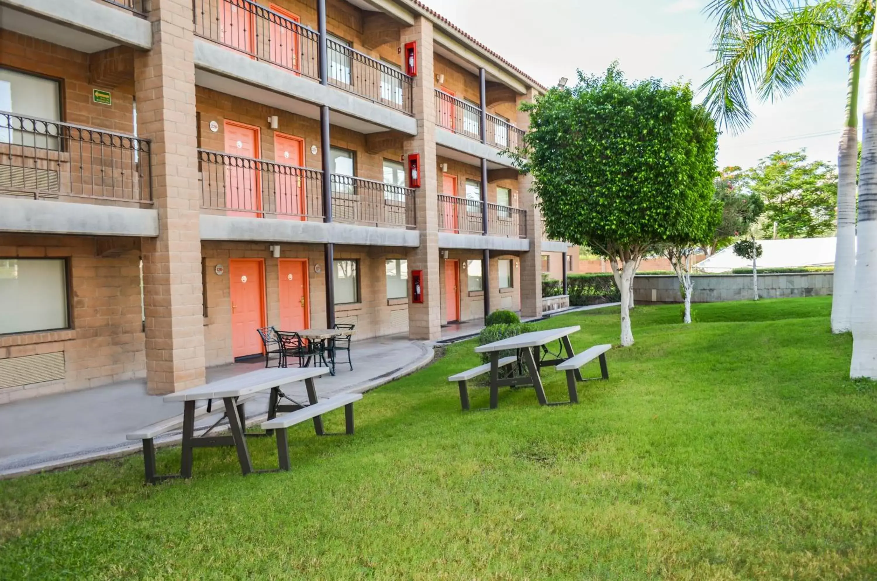 Garden view, Property Building in Hotel Colonial Hermosillo