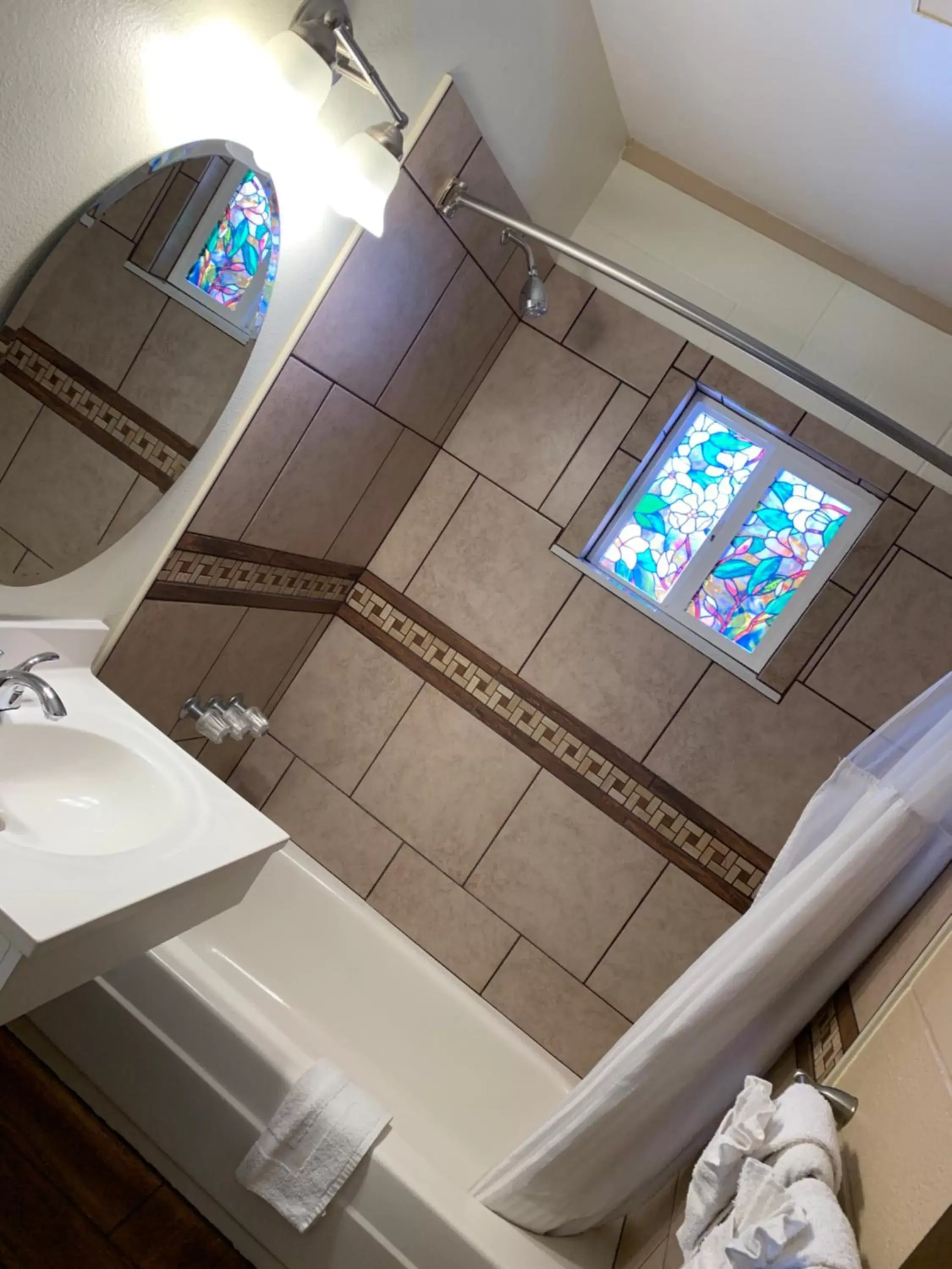 Standard Queen Room in Townhouse Inn & Suites Standard Queen Room in Townhouse Inn & Suites