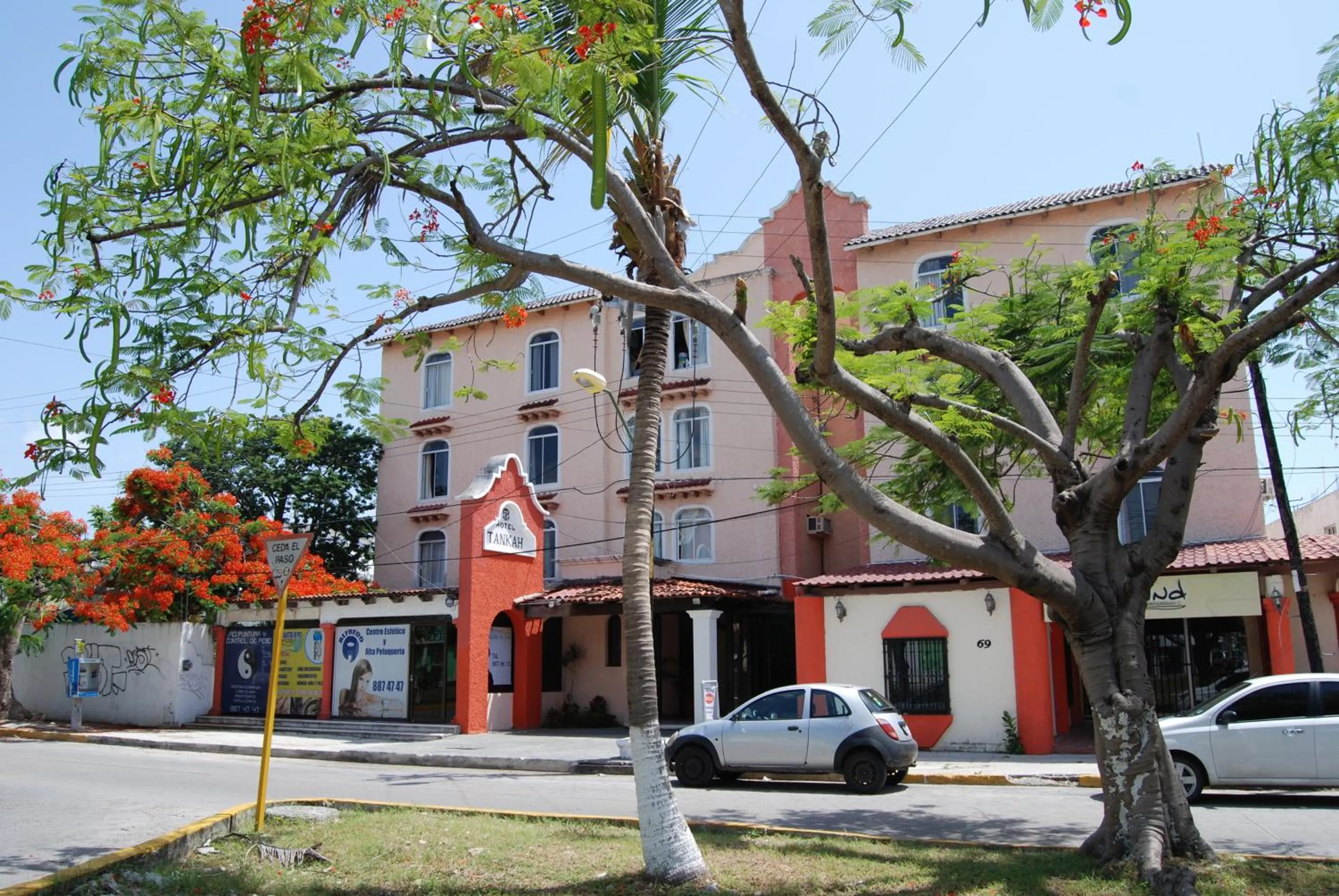Facade/entrance in Hotel Tankah Cancun