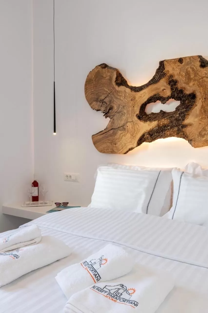 Bed in Sunset Paraportiani Rooms