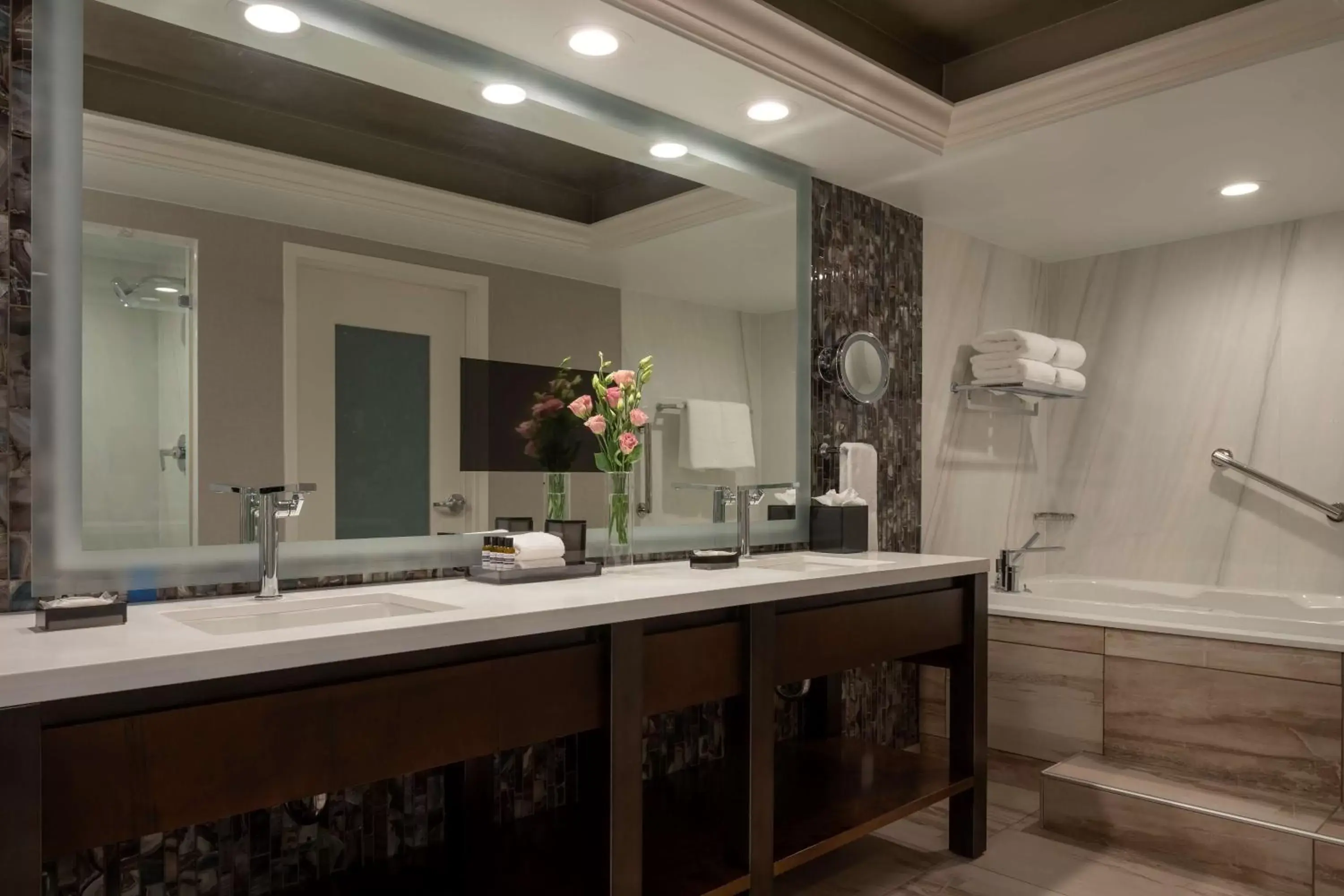 Bathroom in Hyatt Regency Orlando International Airport Hotel