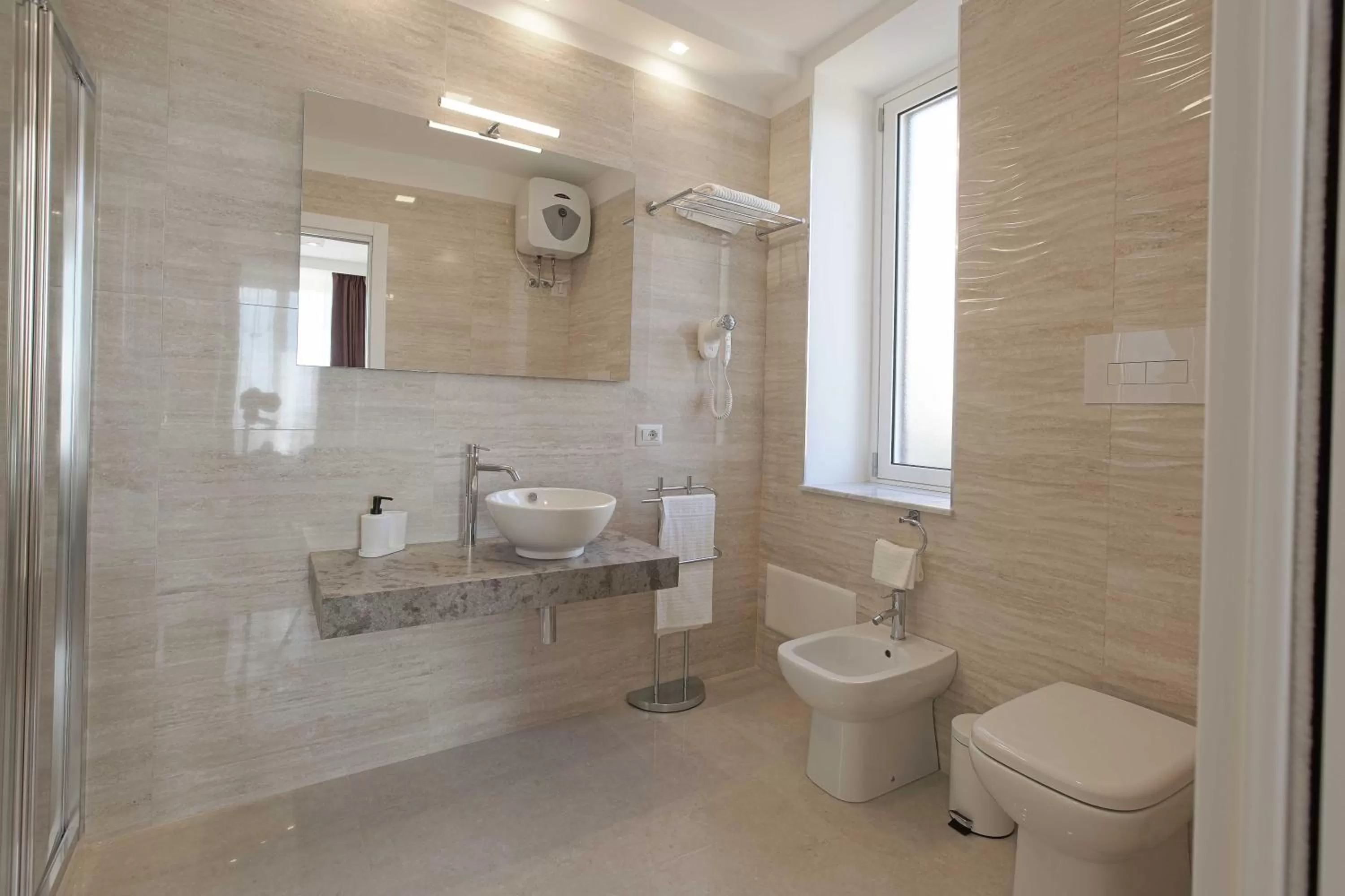 Bathroom in Esseneto Rooms