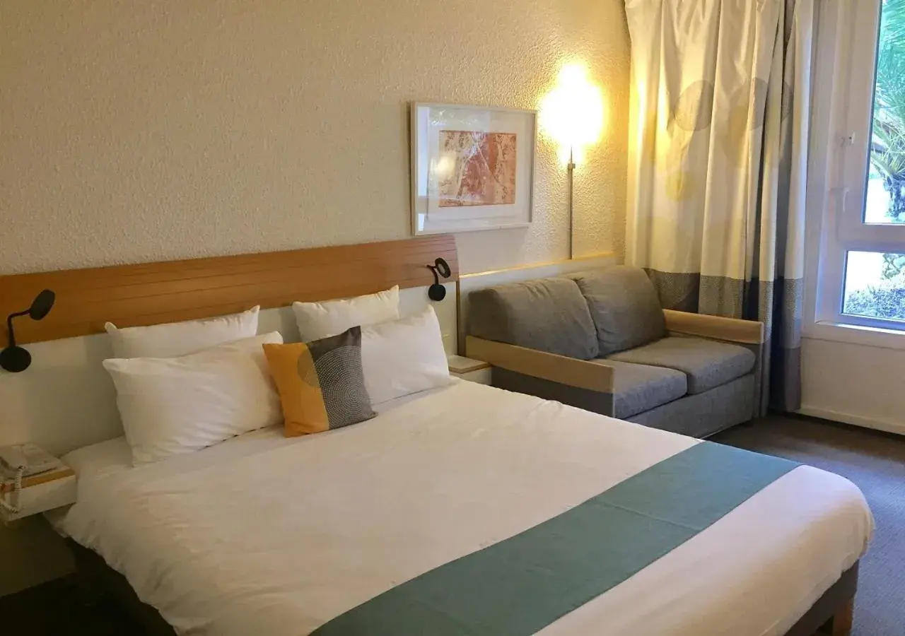 Photo of the whole room, Bed in Novotel Marseille Est