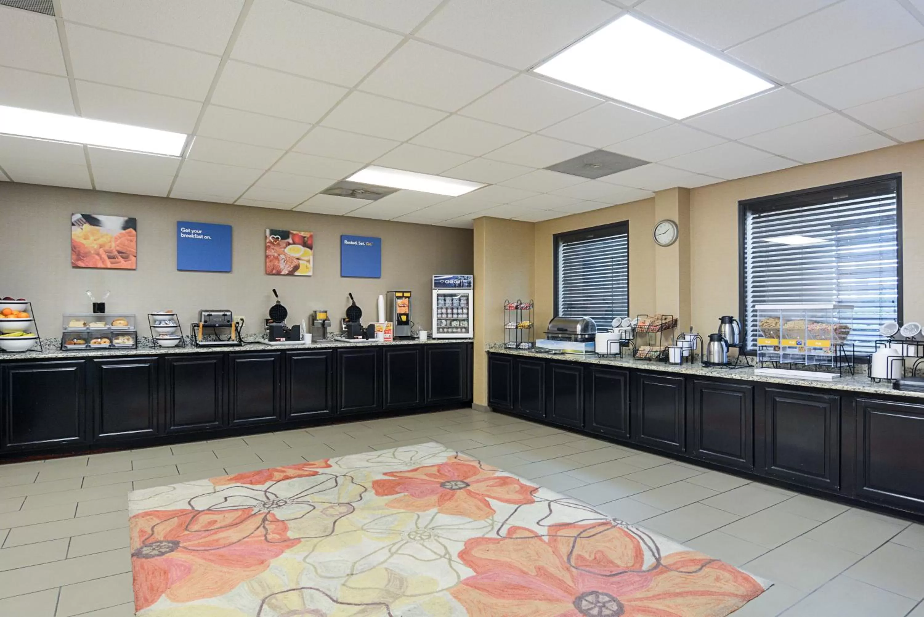 American breakfast in Quality Inn Winchester