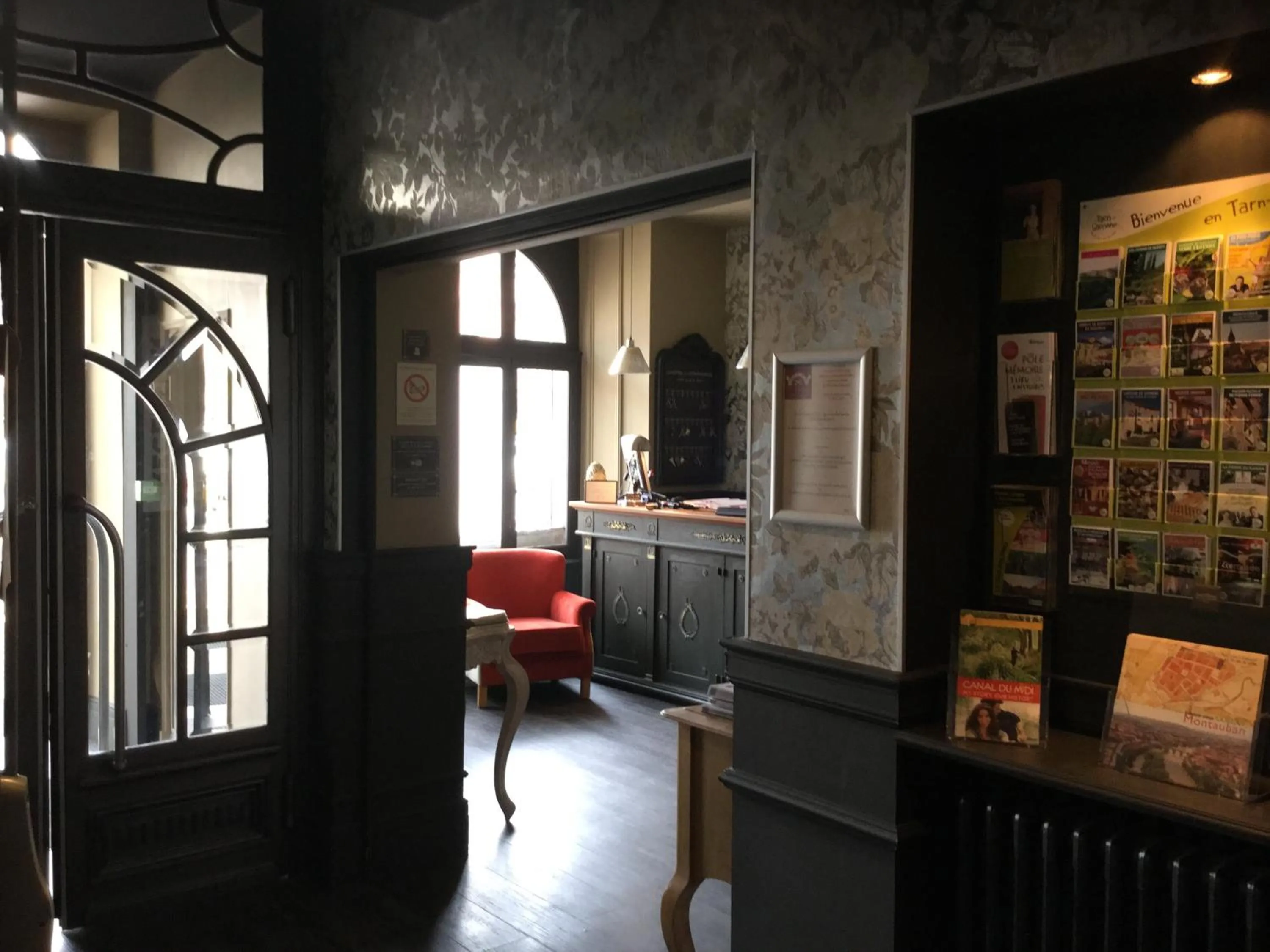 Lobby or reception in Hôtel du Commerce