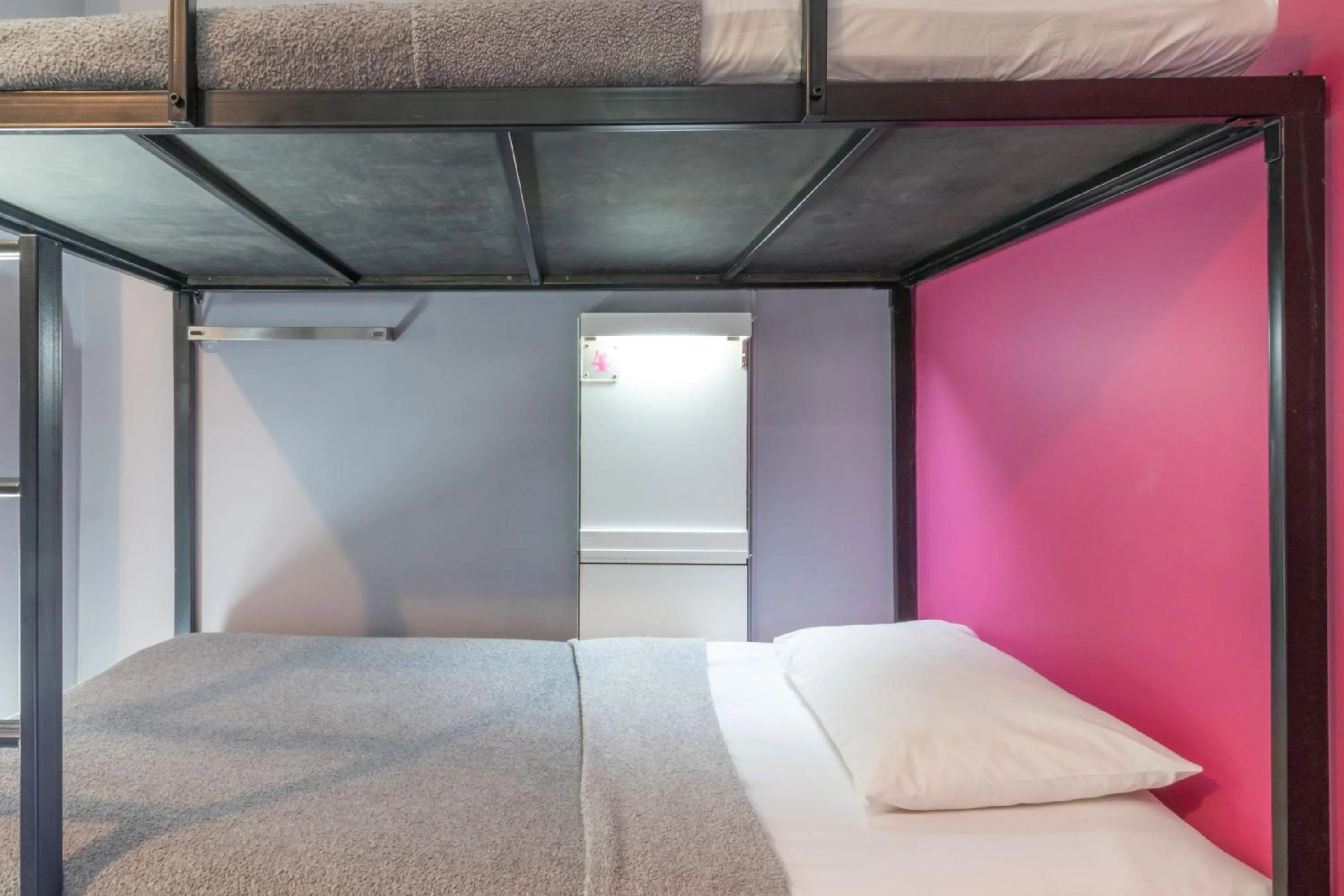 Bedroom, Bed in CheQinn Hostel - Sukhumvit 4 Nana Plaza