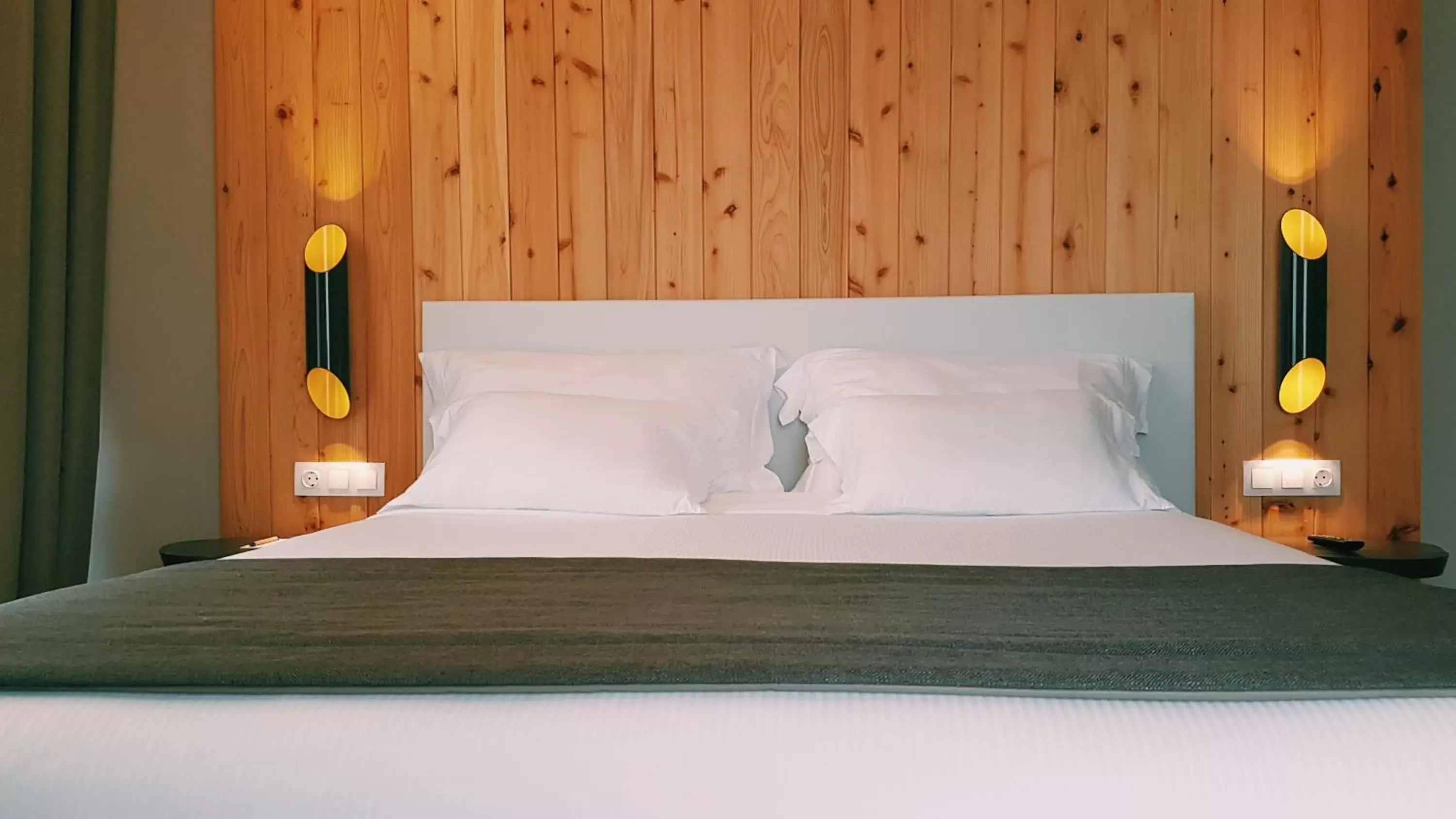 Bed in Pedras do Mar Resort & Spa