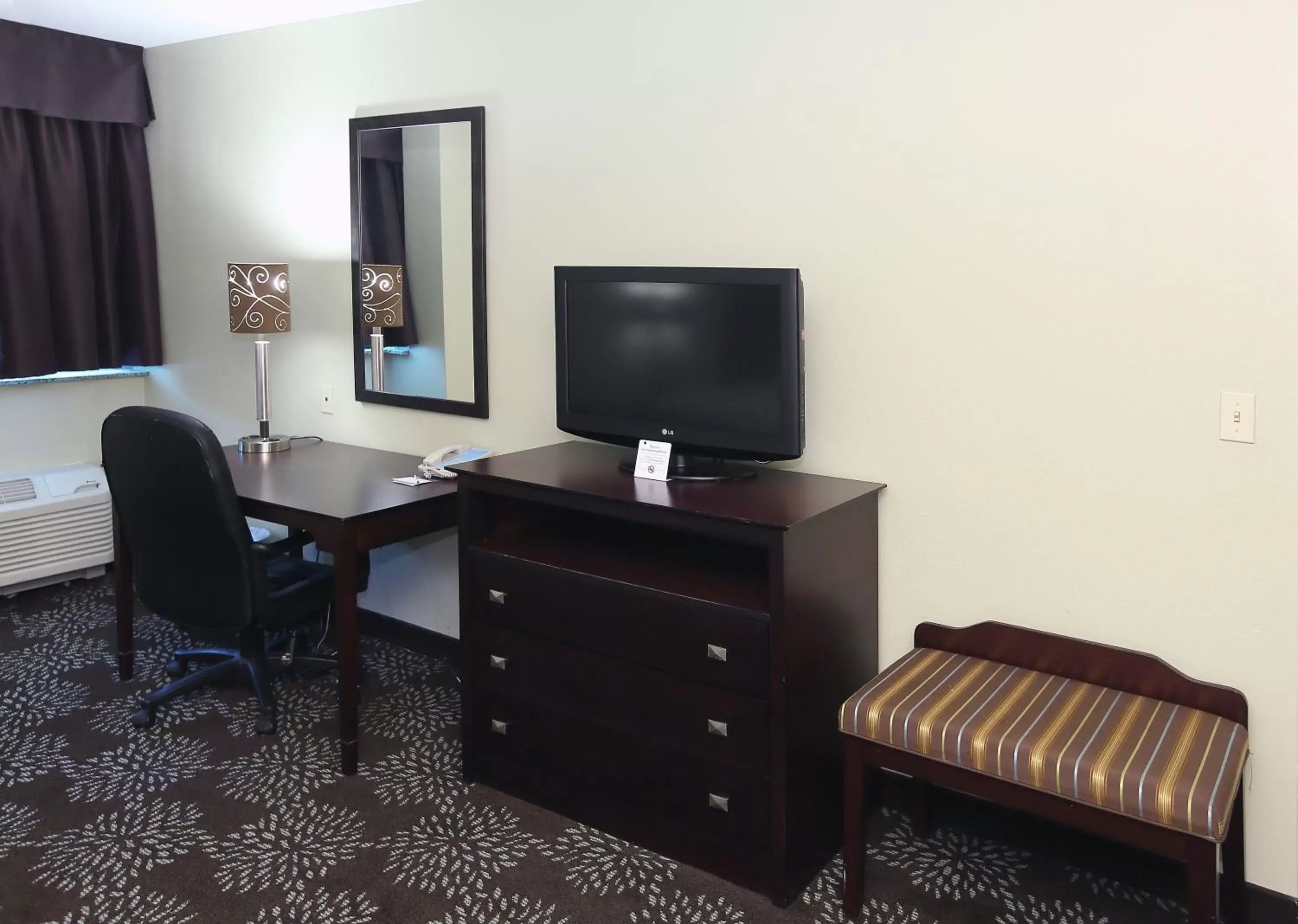 TV and multimedia, TV/Entertainment Center in Holiday Inn Express Pittsburgh West - Greentree, an IHG Hotel