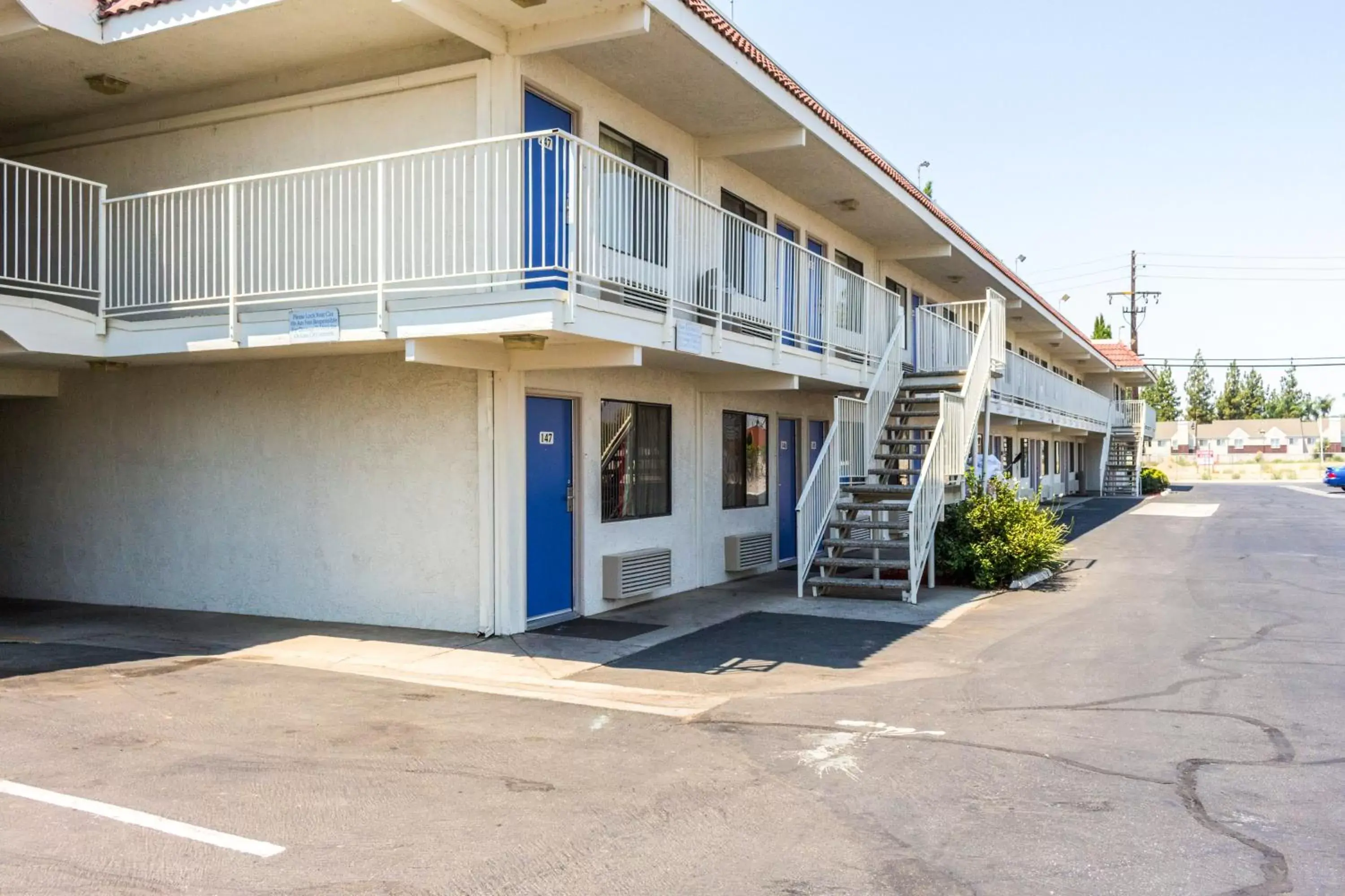 Facade/Entrance in Motel 6-Bakersfield, CA - Convention Center