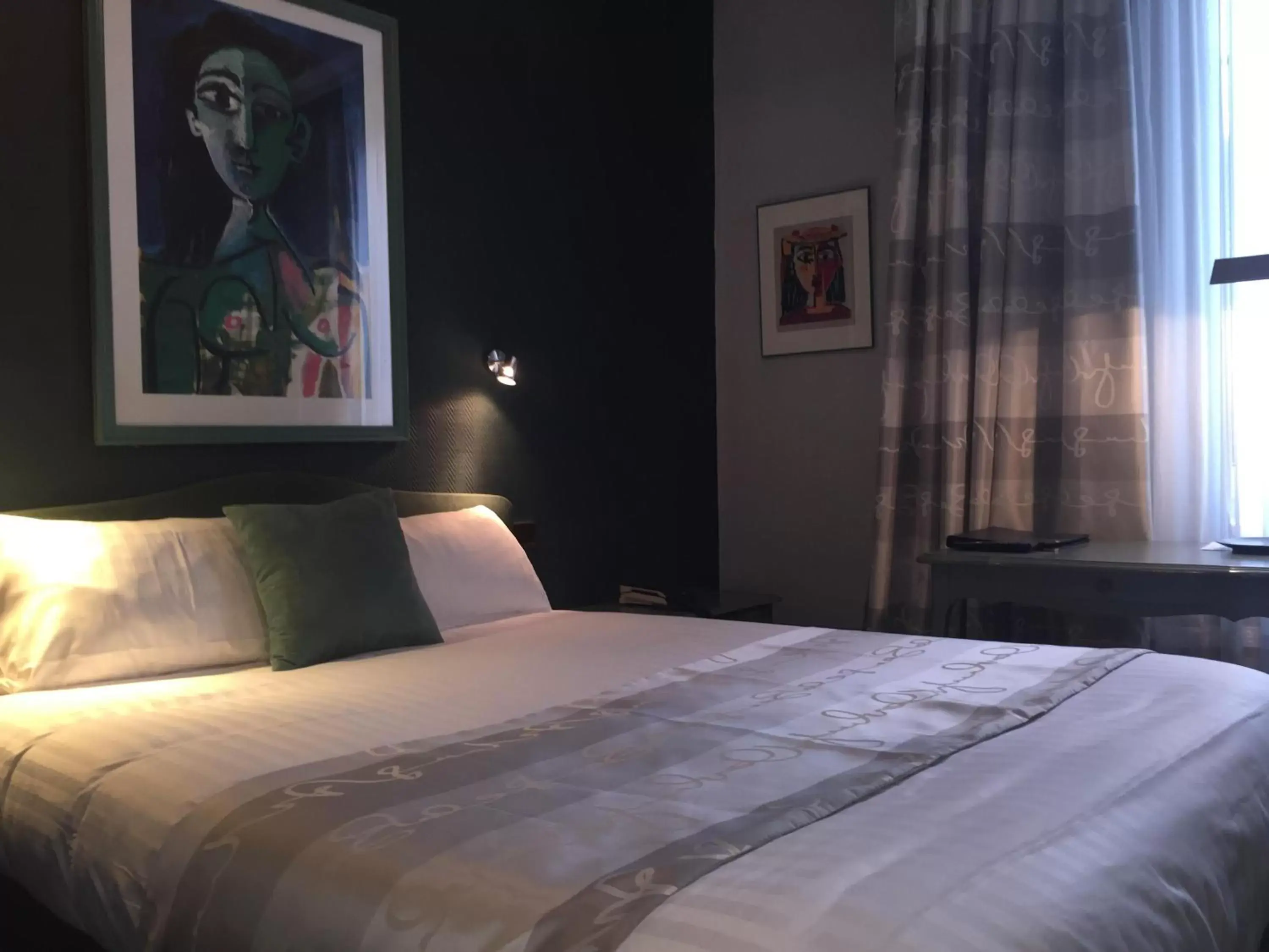 Bedroom, Bed in Hotel De La Paix