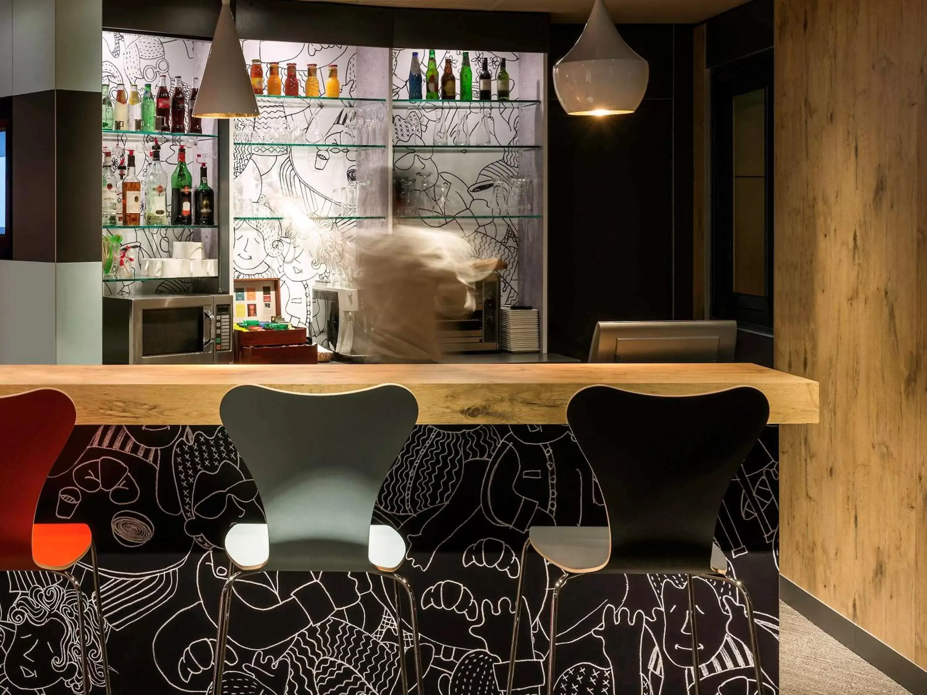 Lounge or bar in ibis Paris La Defense Courbevoie