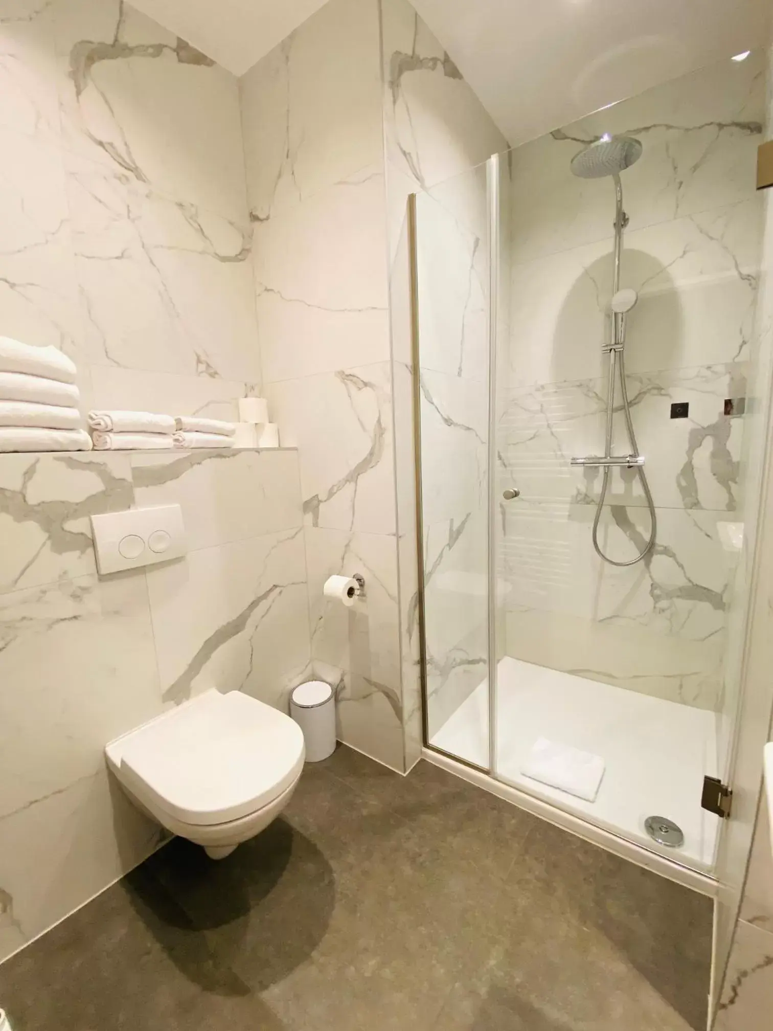 Shower, Bathroom in Hotel Marc Aurel - Newly refurbished