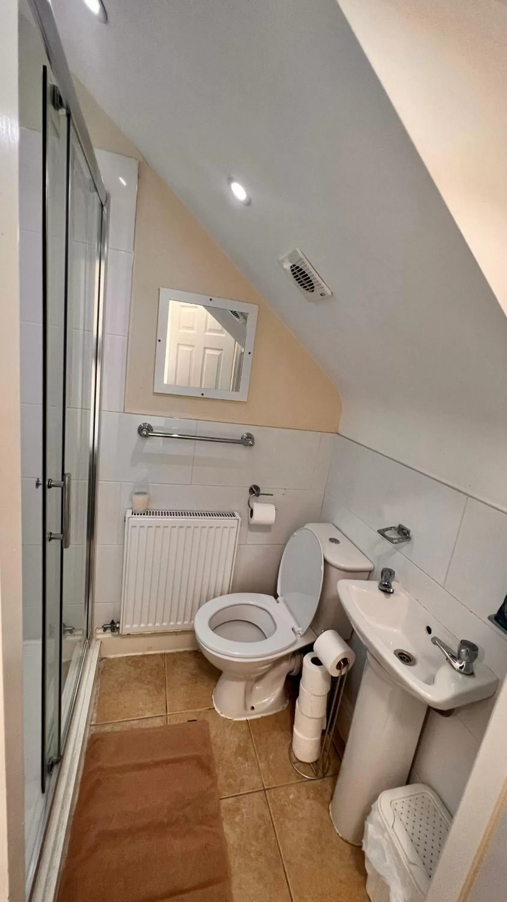 Bathroom in The Cabbage Hall Hotel