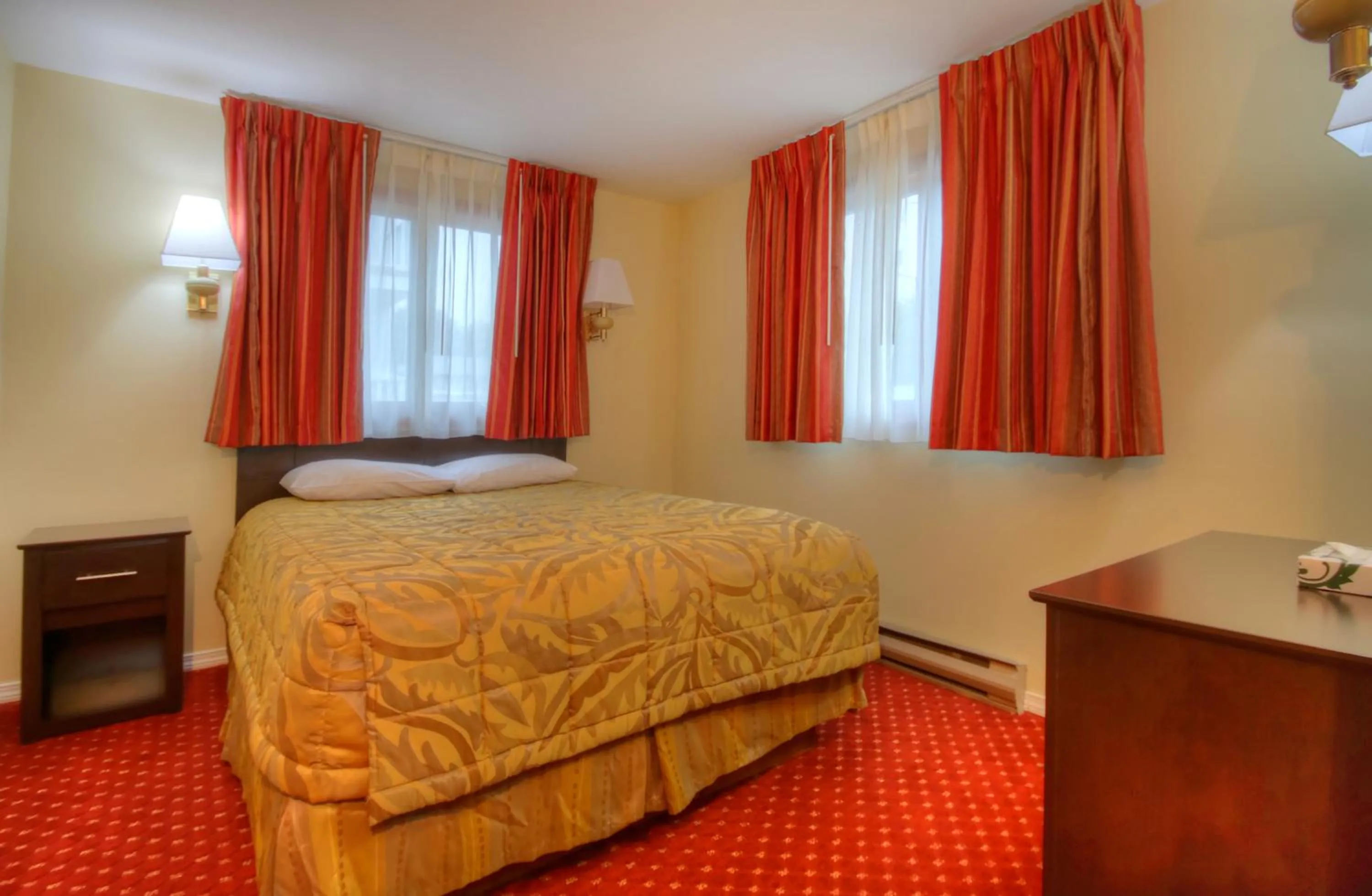 Bedroom, Bed in Ogunquit Tides