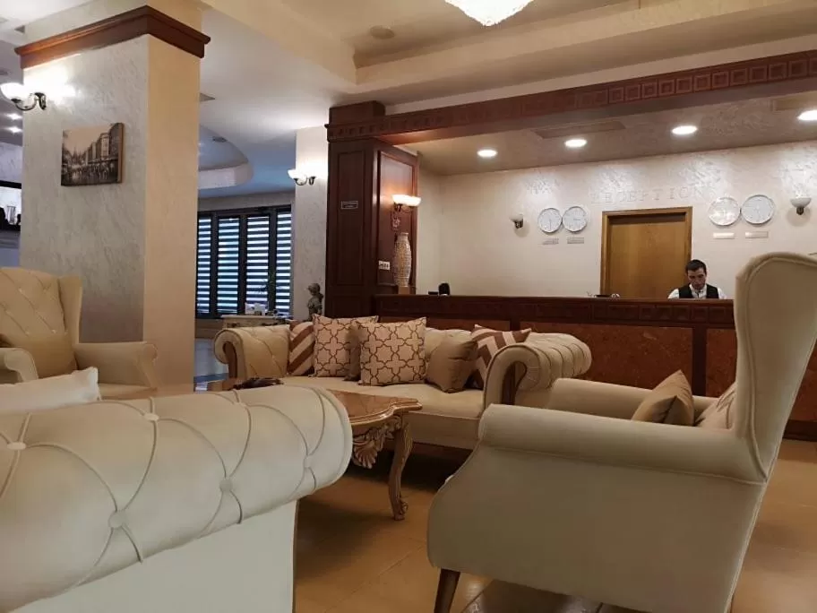 Facade/entrance in Terra Europe Brontes Hotel