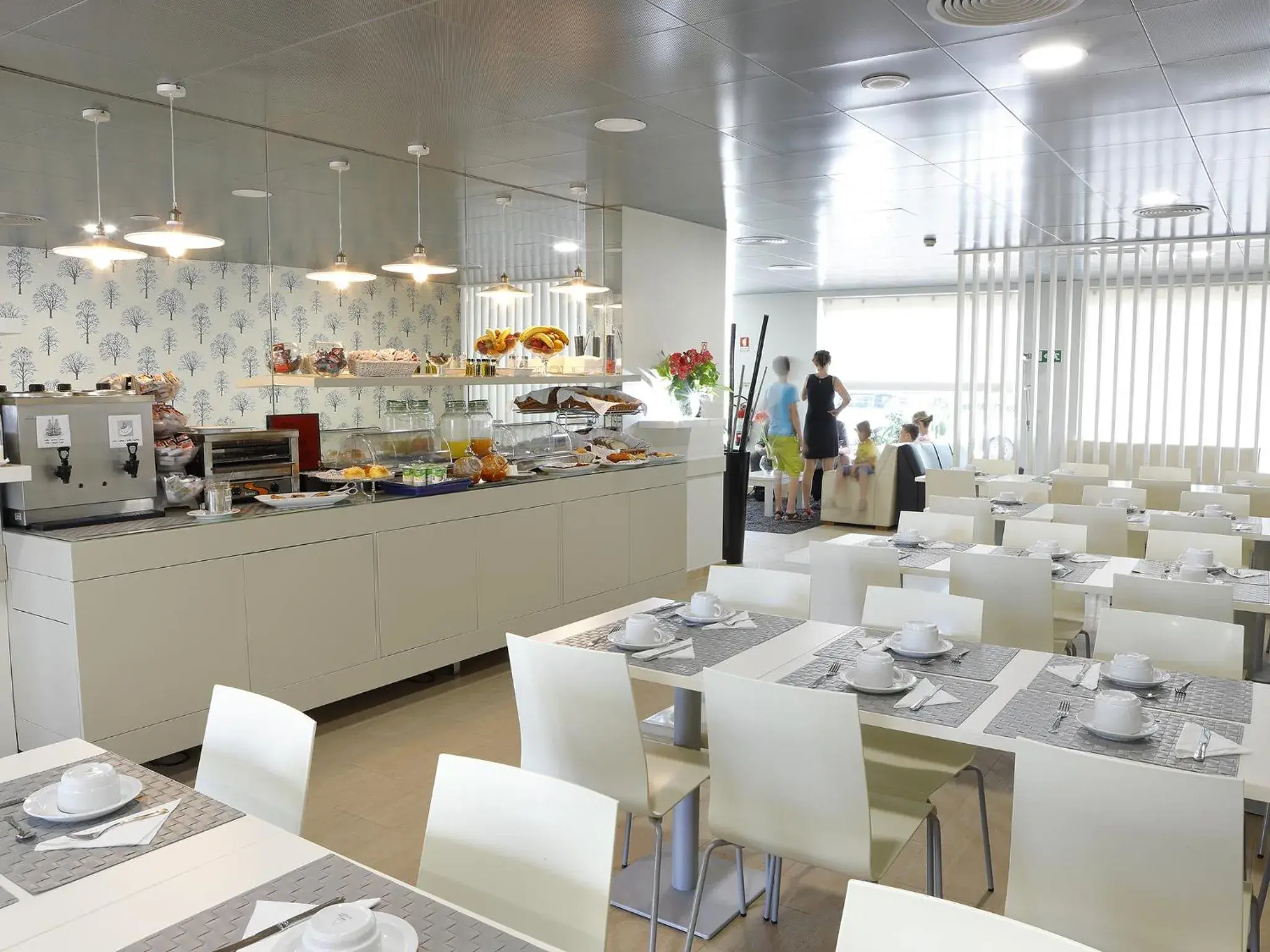 Lounge or bar, Restaurant/Places to Eat in Cova da Iria Hotel