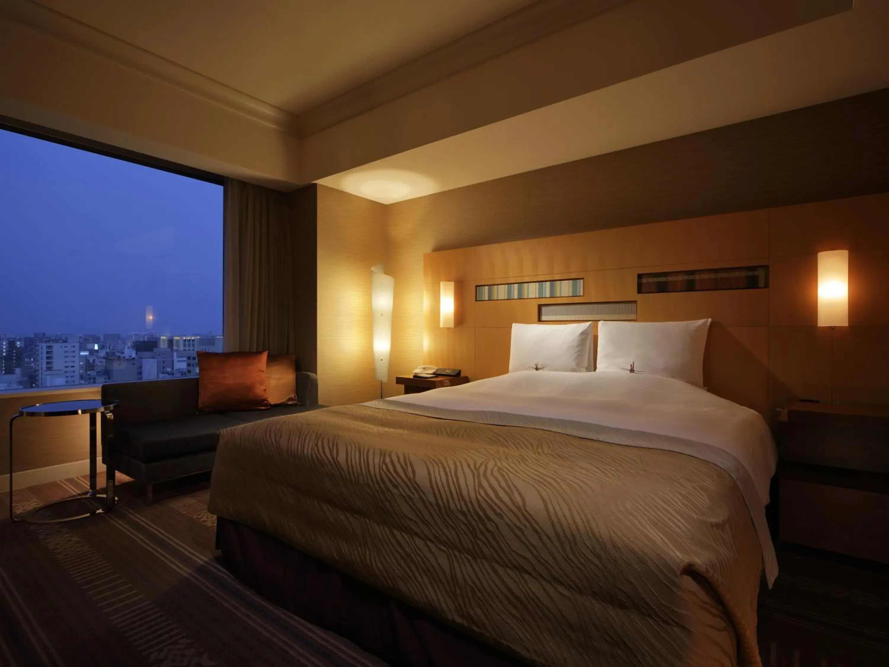 Photo of the whole room, Bed in Hotel Okura Fukuoka