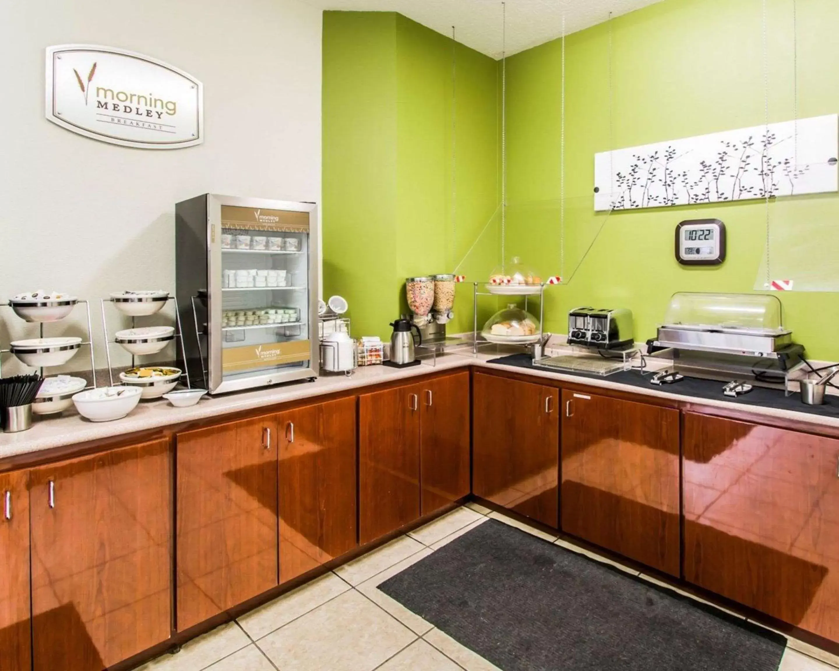 Restaurant/places to eat, Kitchen/Kitchenette in Sleep Inn & Suites Orlando Airport