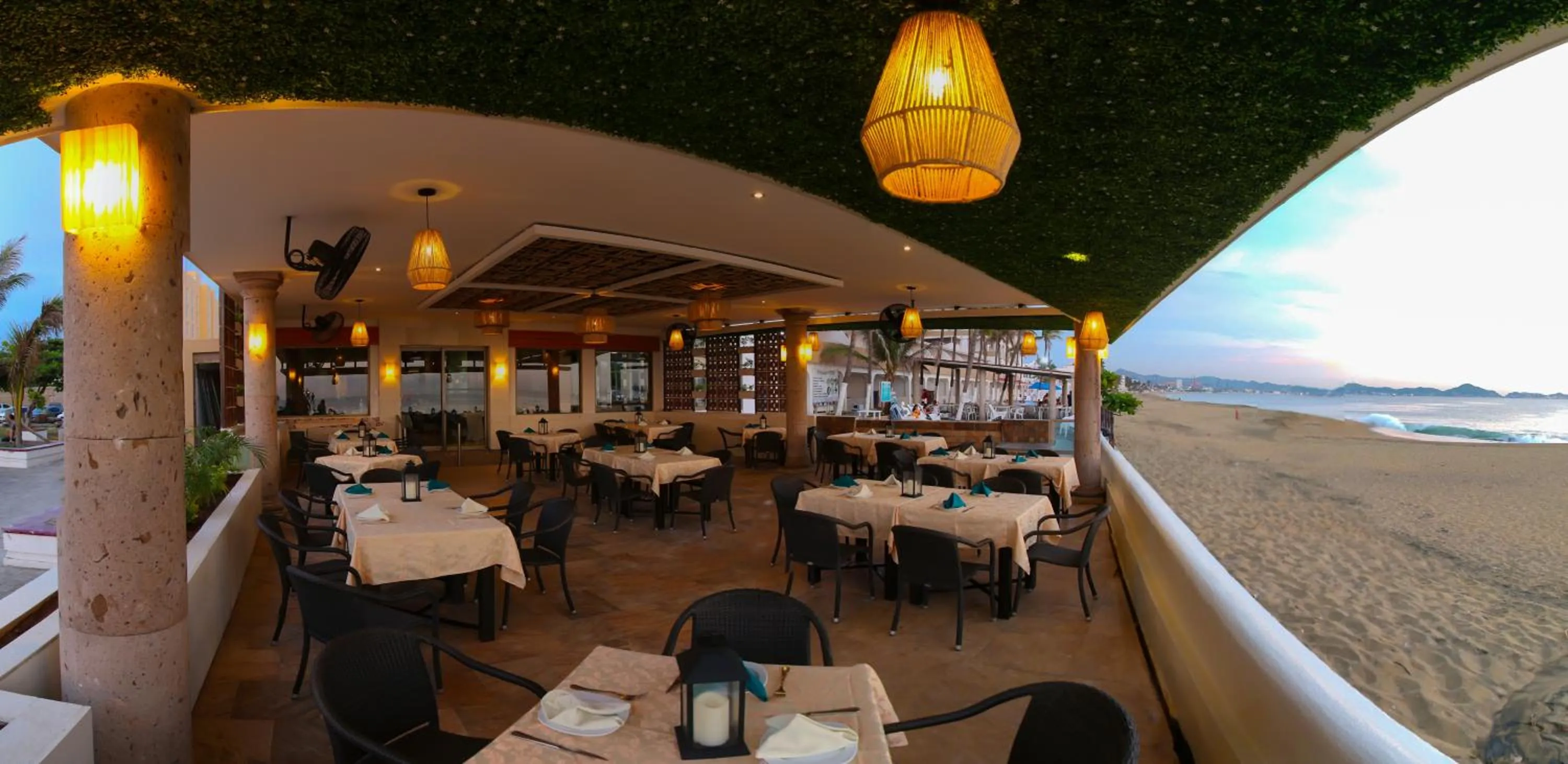Restaurant/places to eat in Hotel Marbella