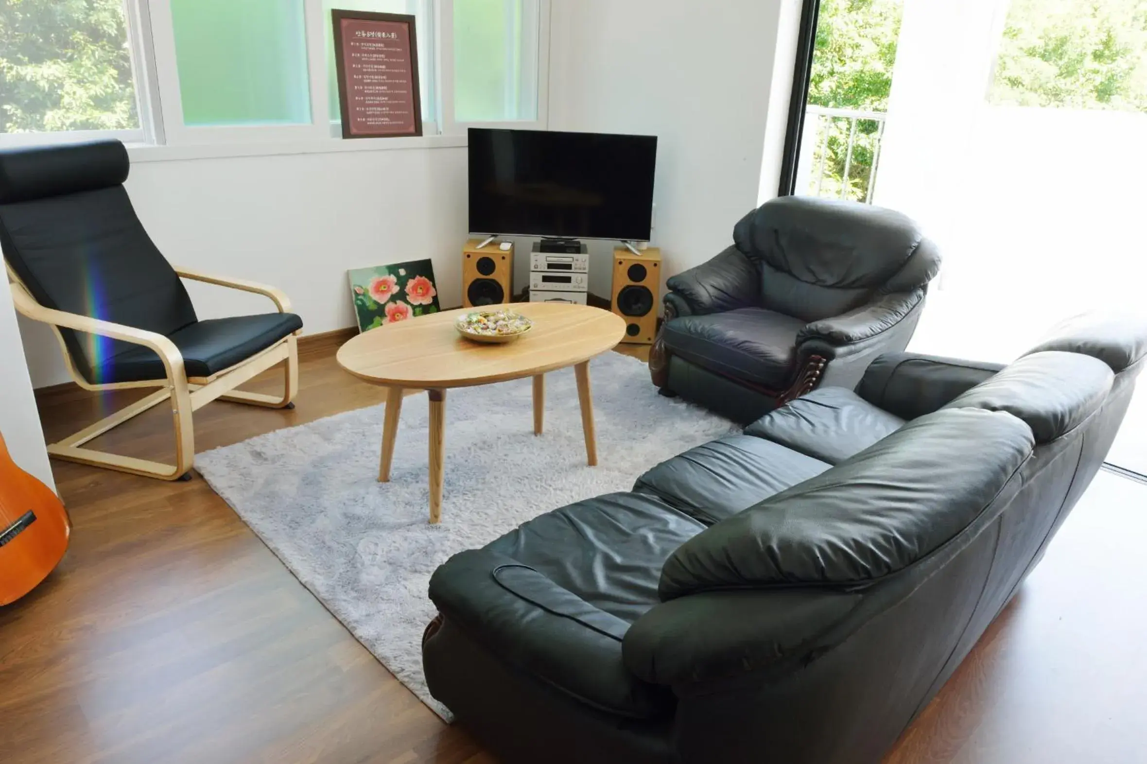Communal lounge/ TV room, Seating Area in Andong Poong-gyung HOSTEL n LIBRARY