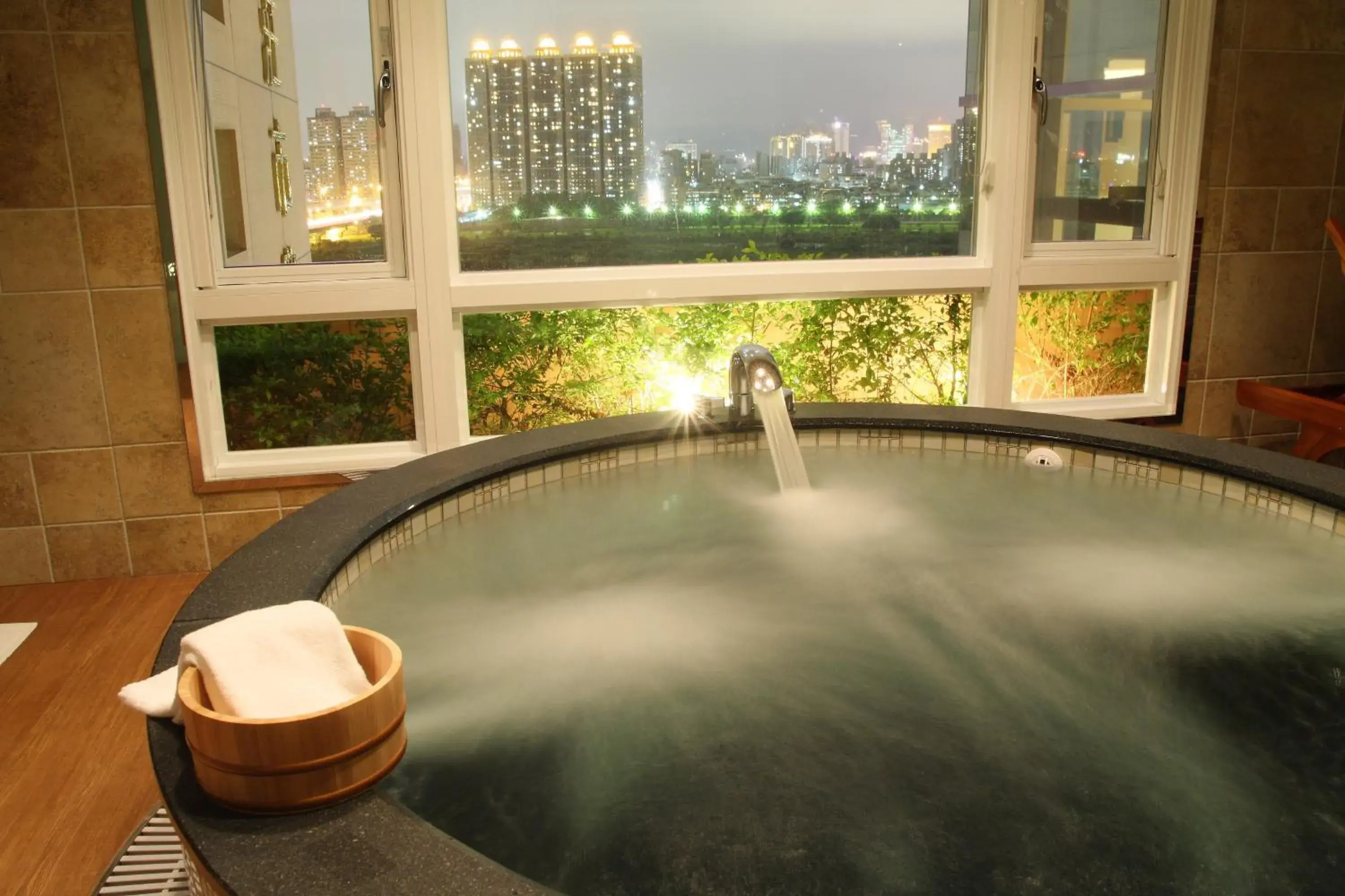 Hot Spring Bath in Chateau de Chine Xinzhuang