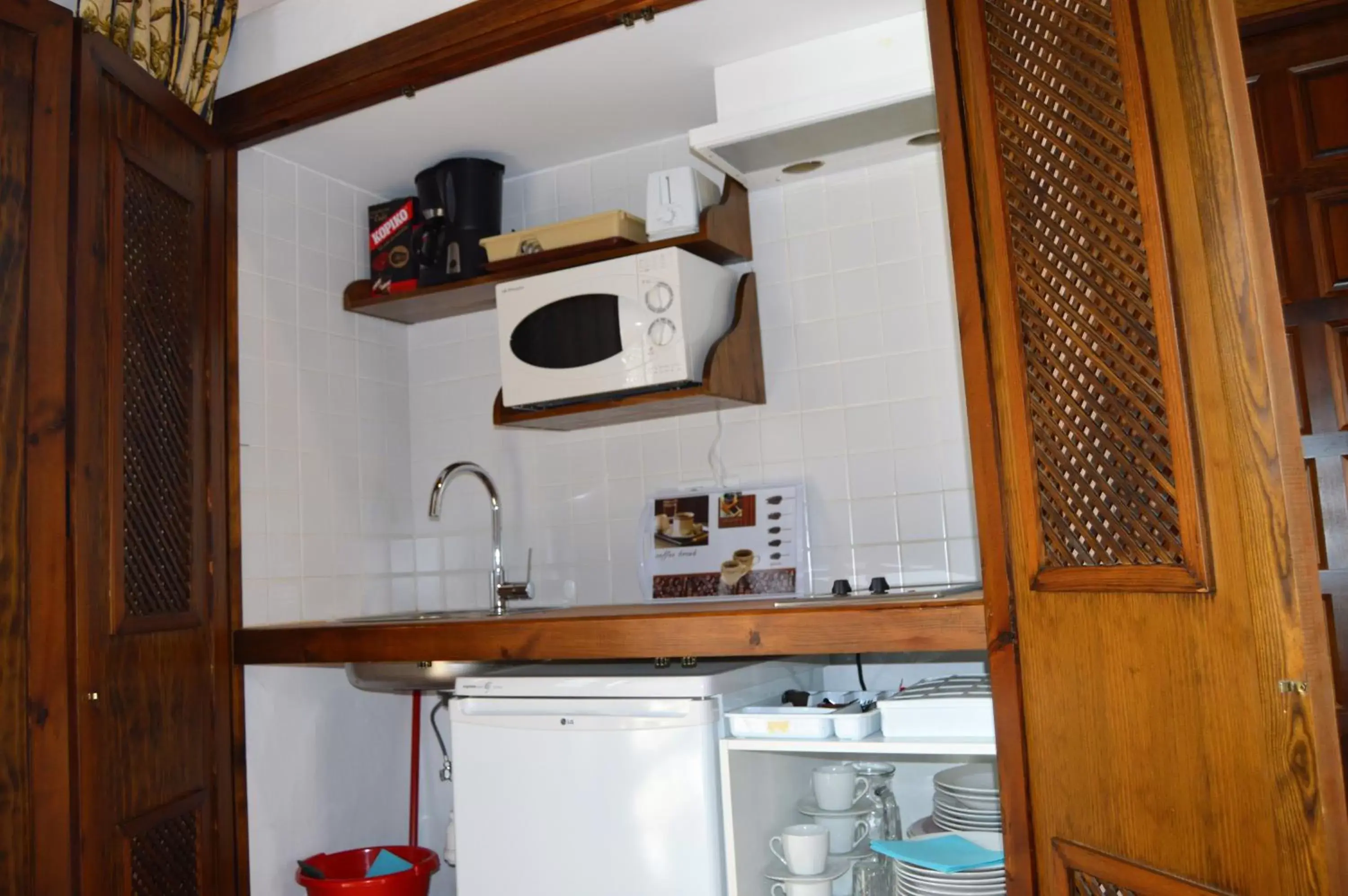 Kitchen/Kitchenette in Apartamentos Turísticos - Hostal Los Alisos