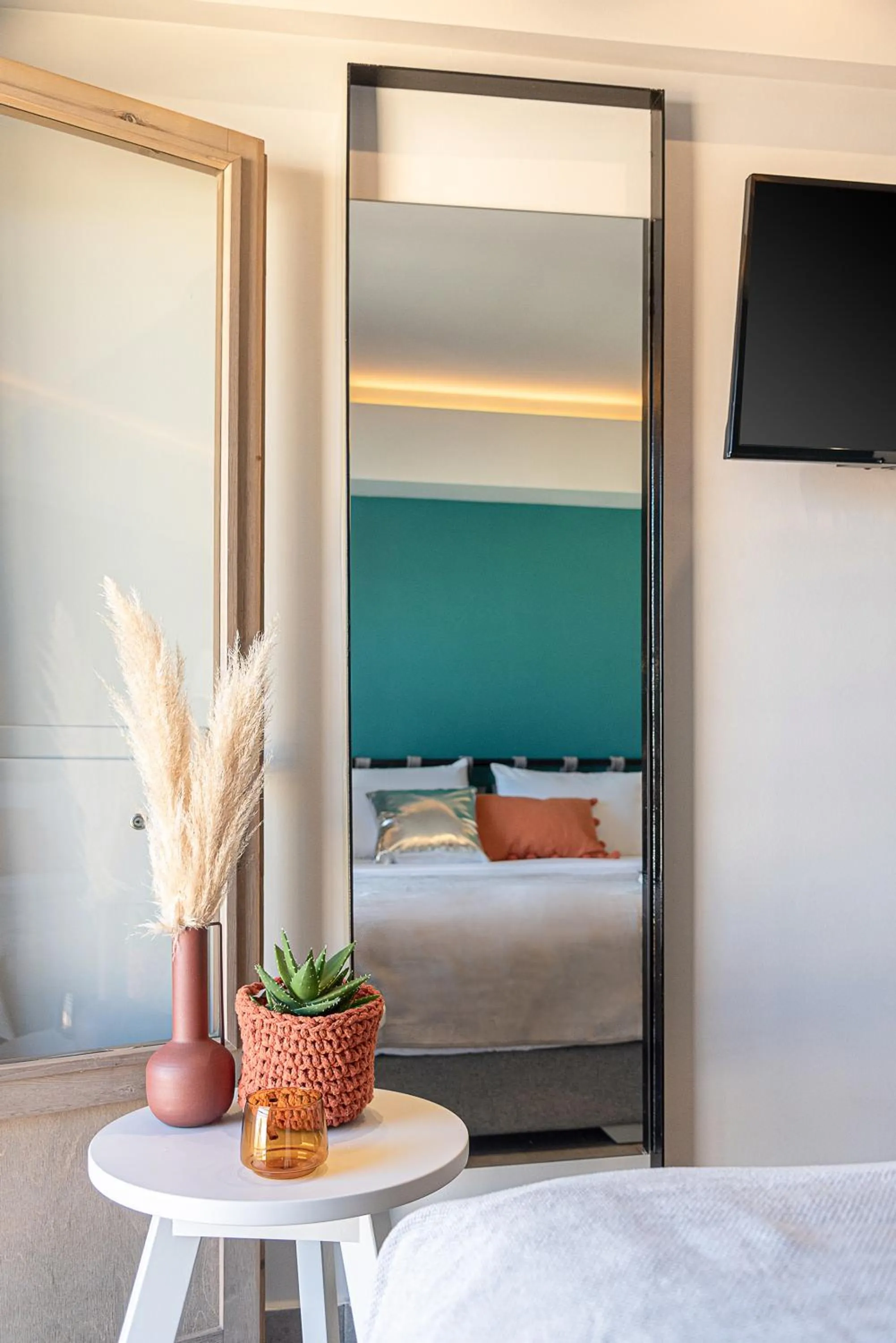 Decorative detail, Bed in Elia Bettolo Hotel