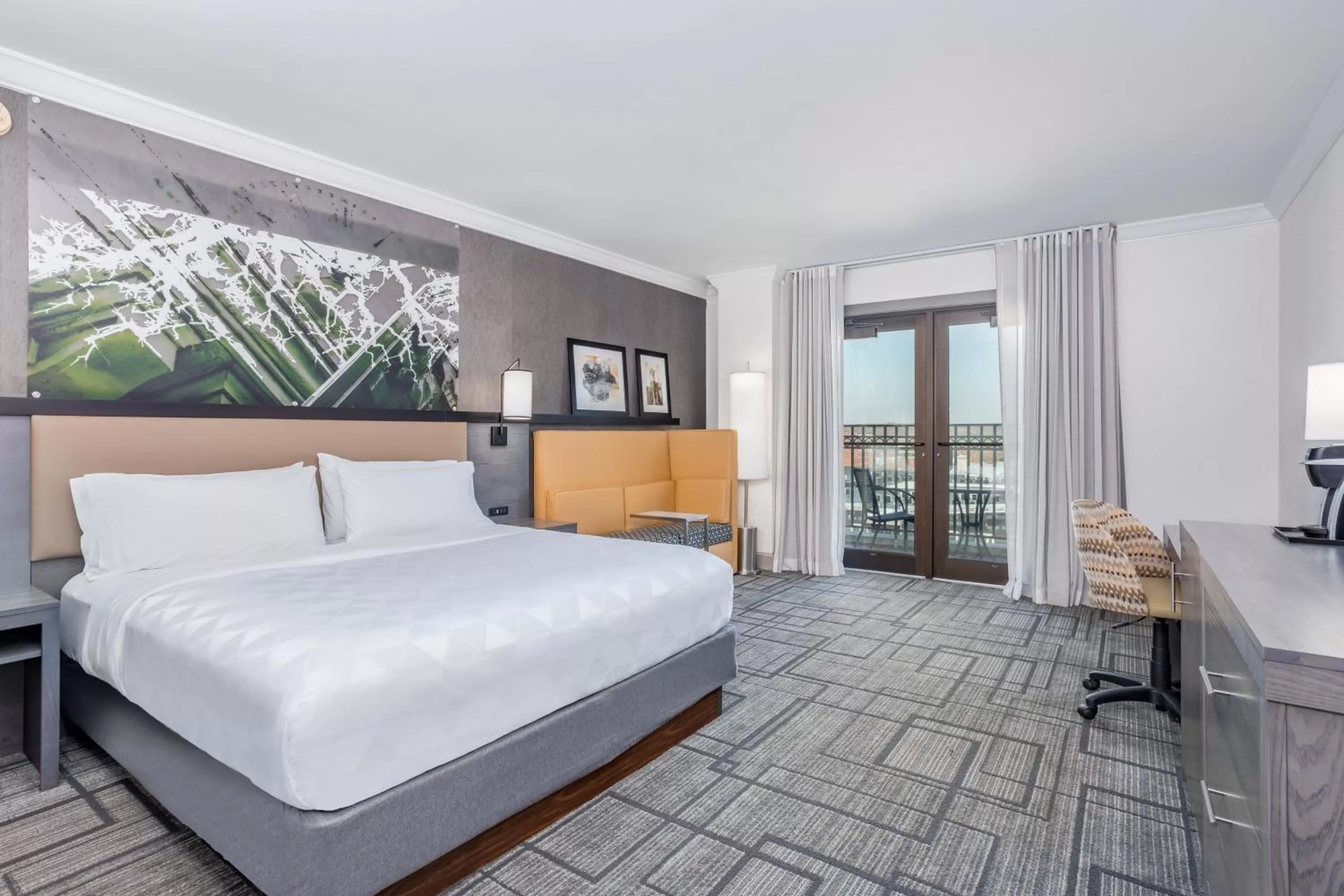 Photo of the whole room, Bed in Holiday Inn Lafayette-City Centre by IHG