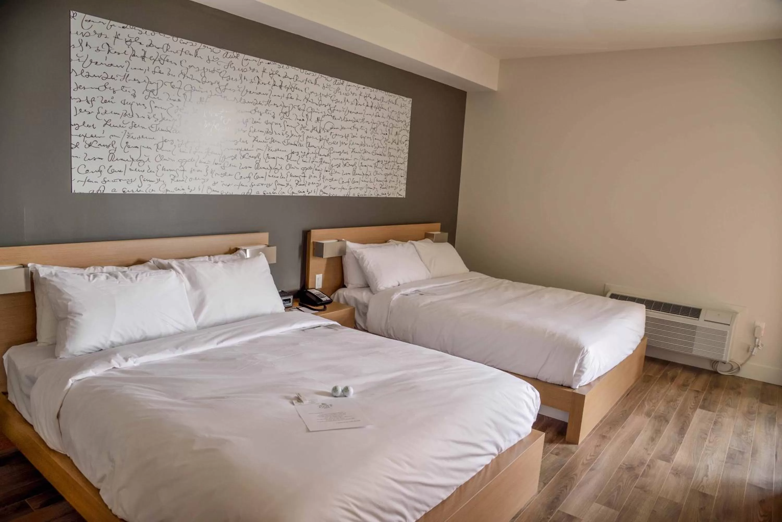 Photo of the whole room, Bed in La Cache du Golf