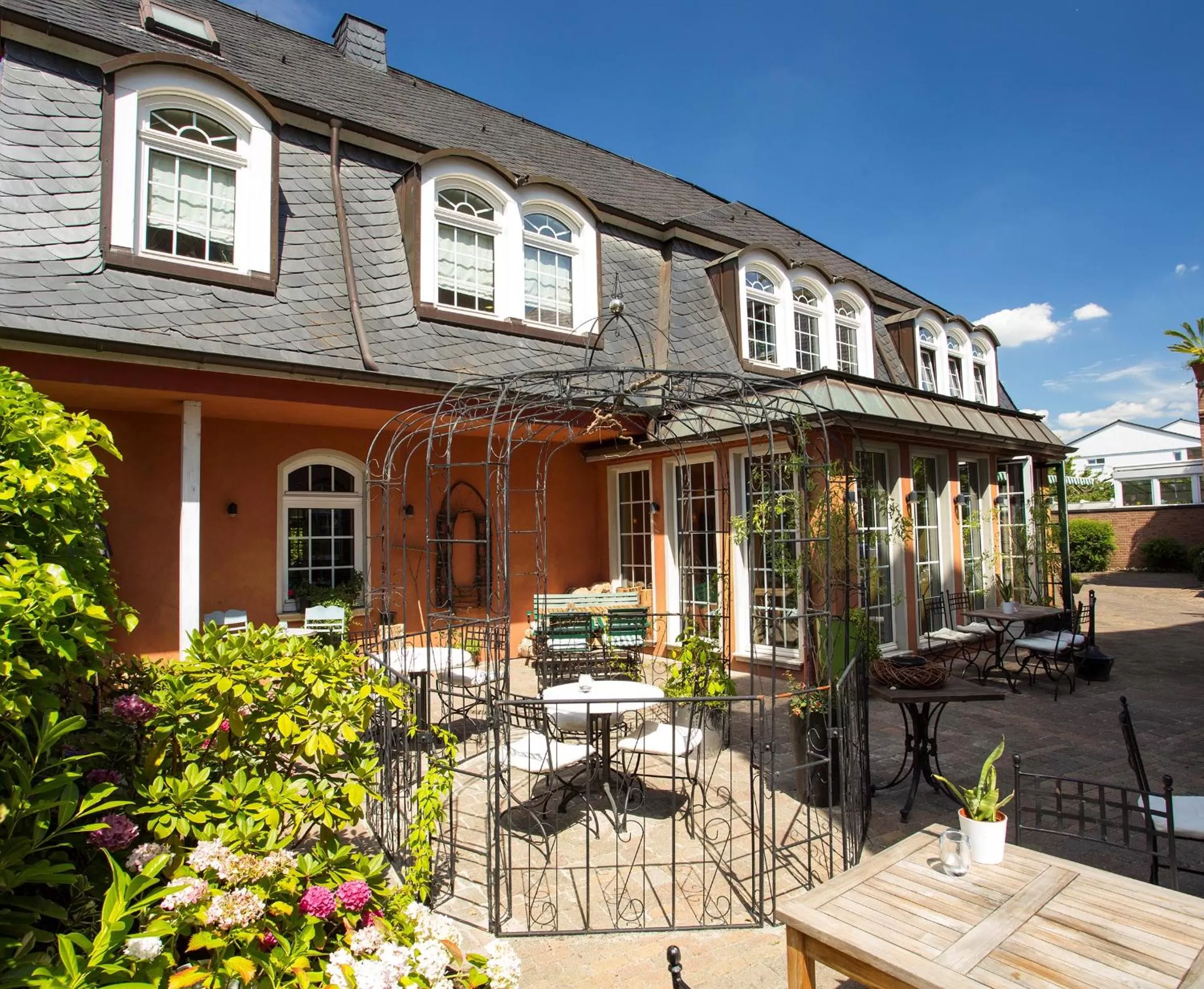 Facade/entrance, Property Building in Hotel Stein - Schiller's Manufaktur