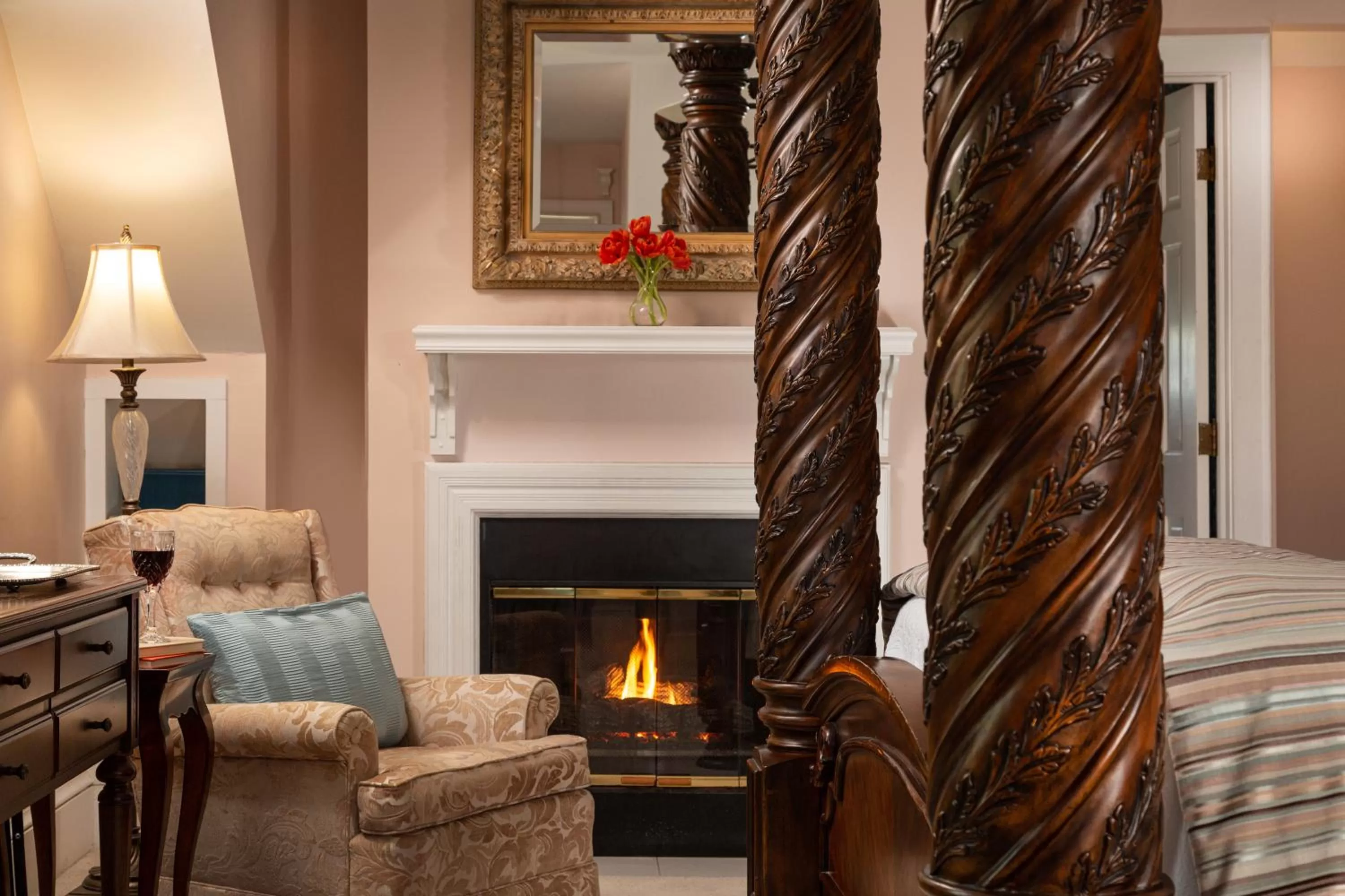 flat iron, Seating Area in White Doe Inn Bed & Breakfast