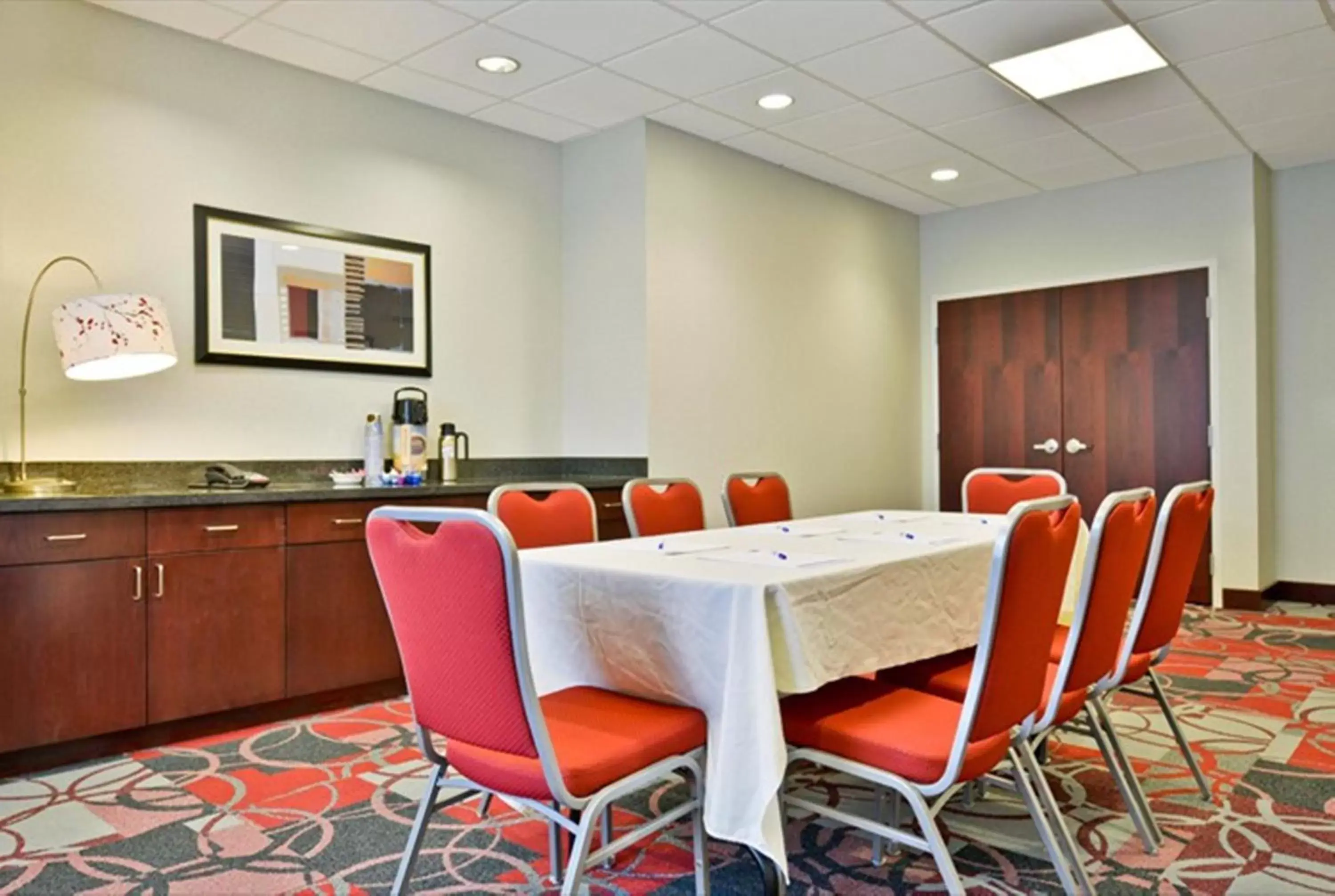 Meeting/conference room in Holiday Inn Express & Suites Utica, an IHG Hotel