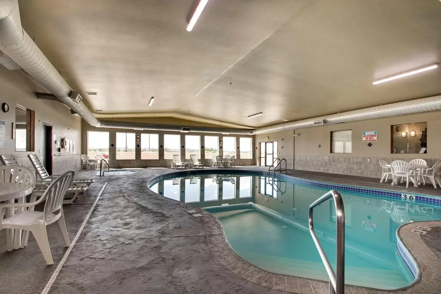 Swimming Pool in Best Western West Hills Inn