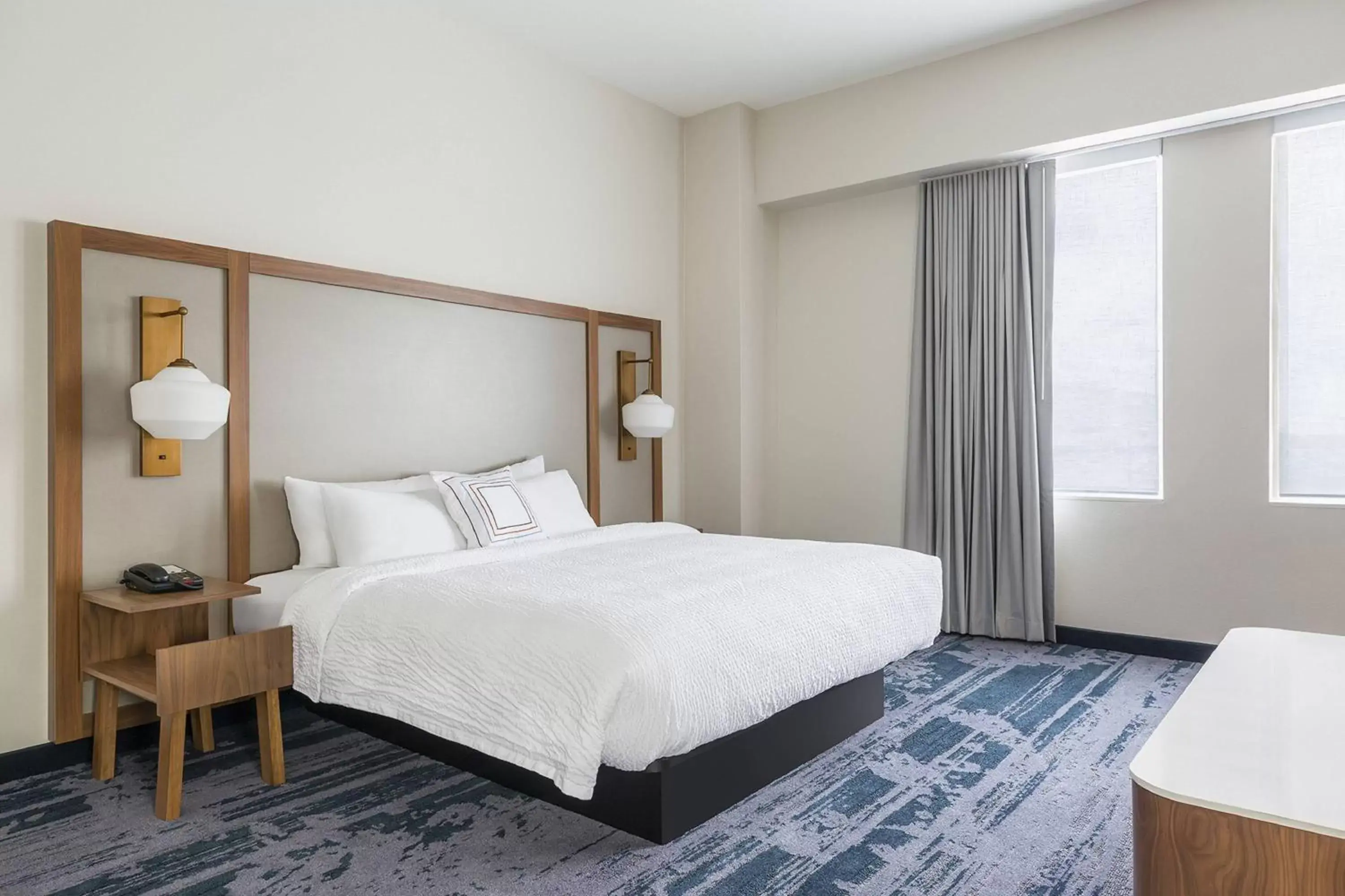 Photo of the whole room, Bed in Fairfield Inn & Suites by Marriott Des Moines Downtown